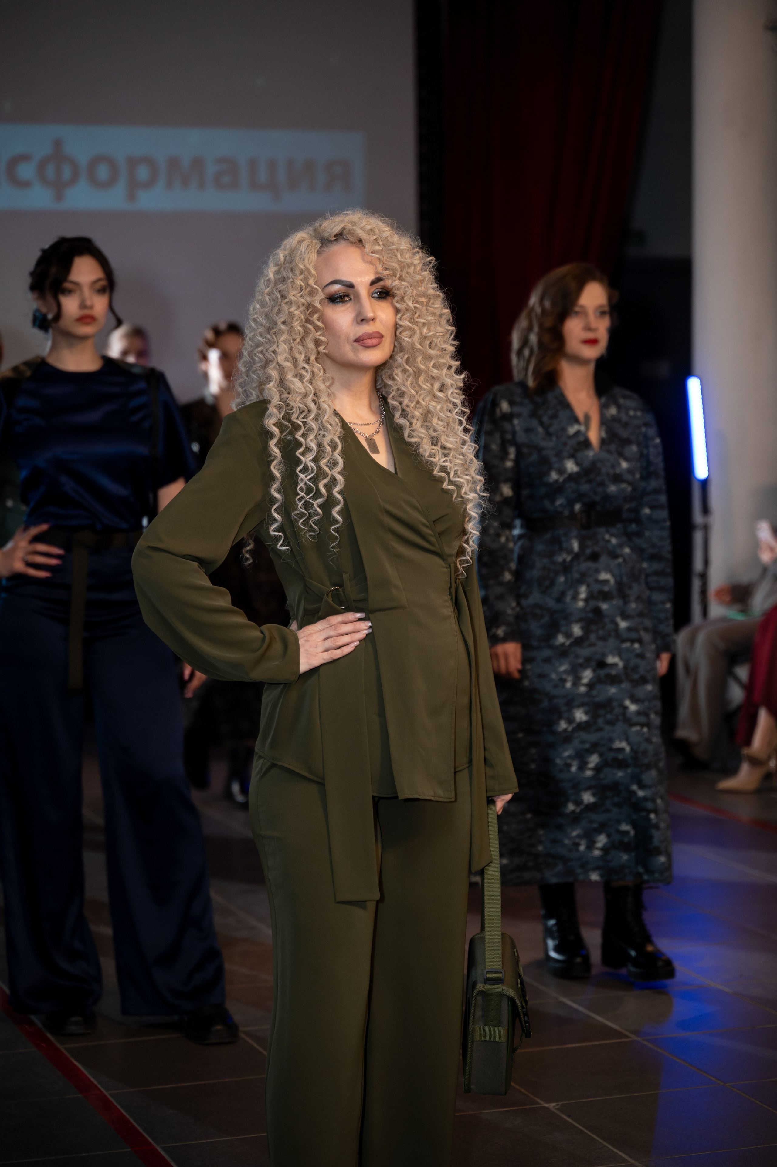 Закрытый показ милитари «Своя трансформация» дизайнера Юлии Бойченко | 24.04.2025. Фотограф в Омске Елизавета Кириллова