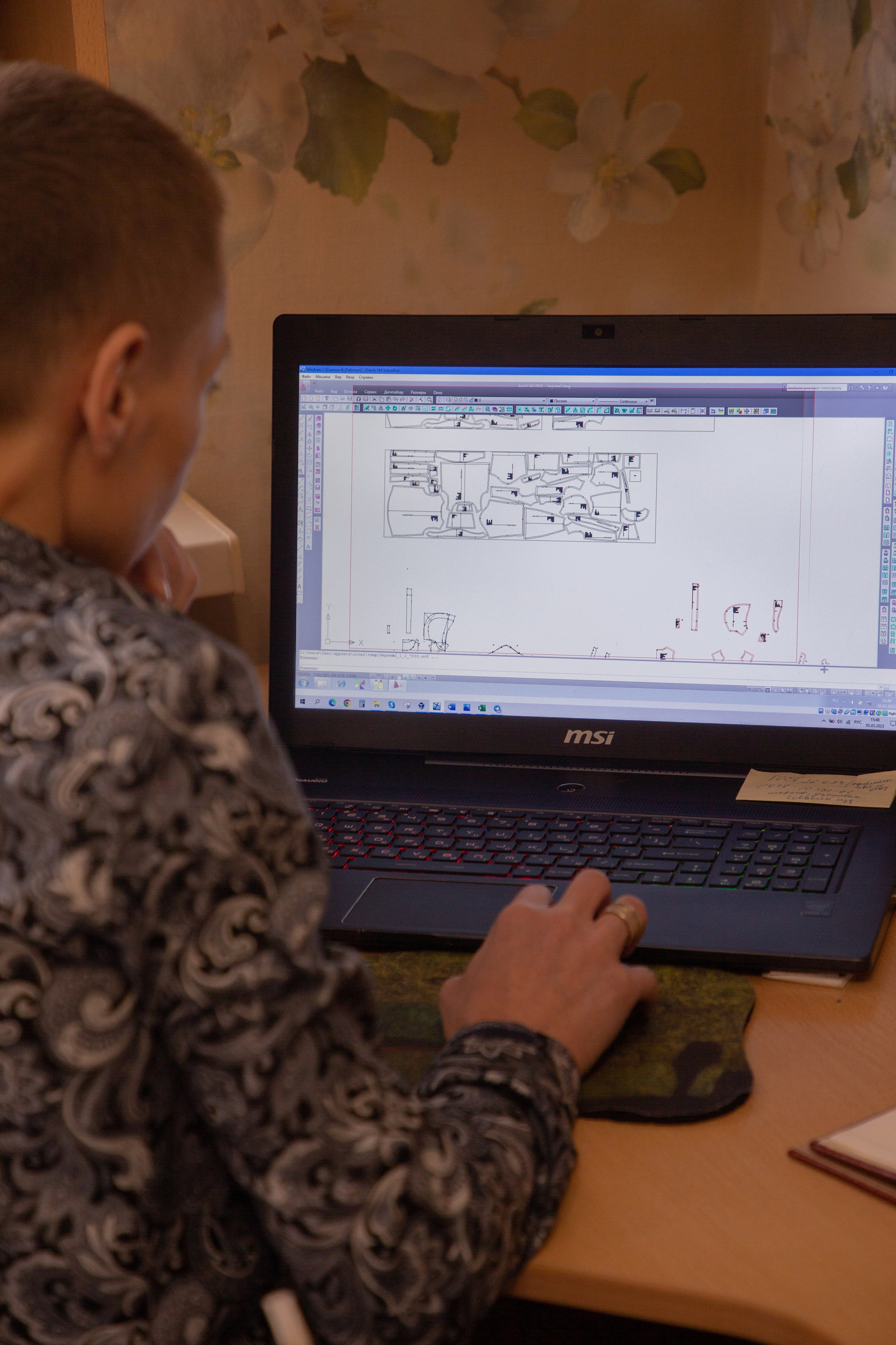 Предметная съемка с Олесей, швейный рабочий процесс. Ирина Чернова — портретный фотограф и маркетолог из Владивостока