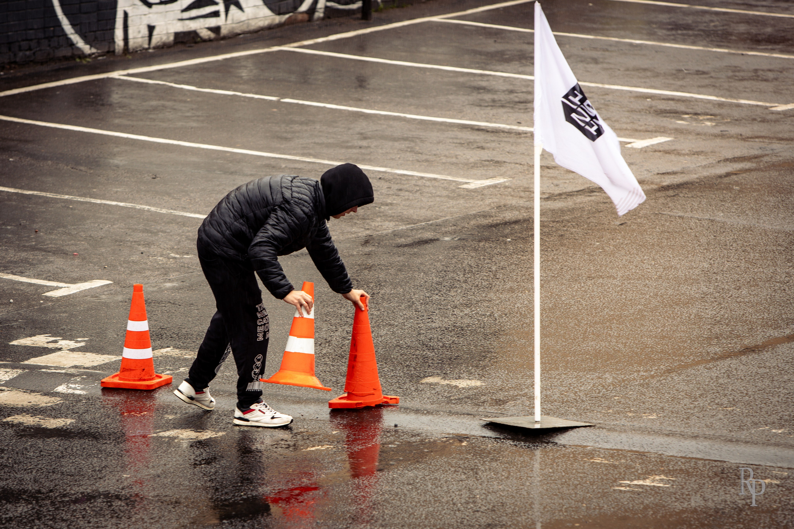 SHOWDOWN. Rusty Photographer