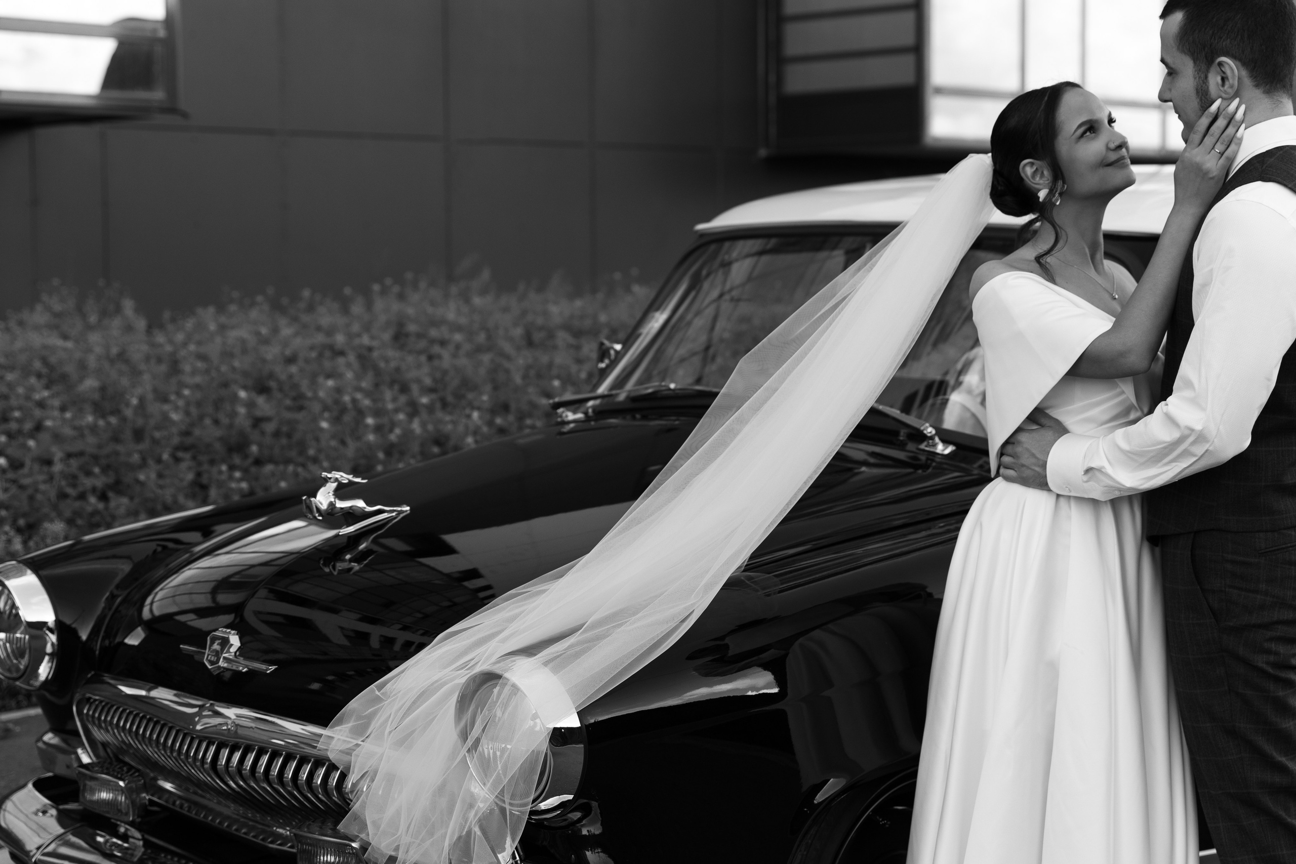 Необычная идея для утра невесты и фотосессия с ретро волгой. Свадебный и портретный фотограф в Сыктывкаре и в Москве Новосельцева Алена