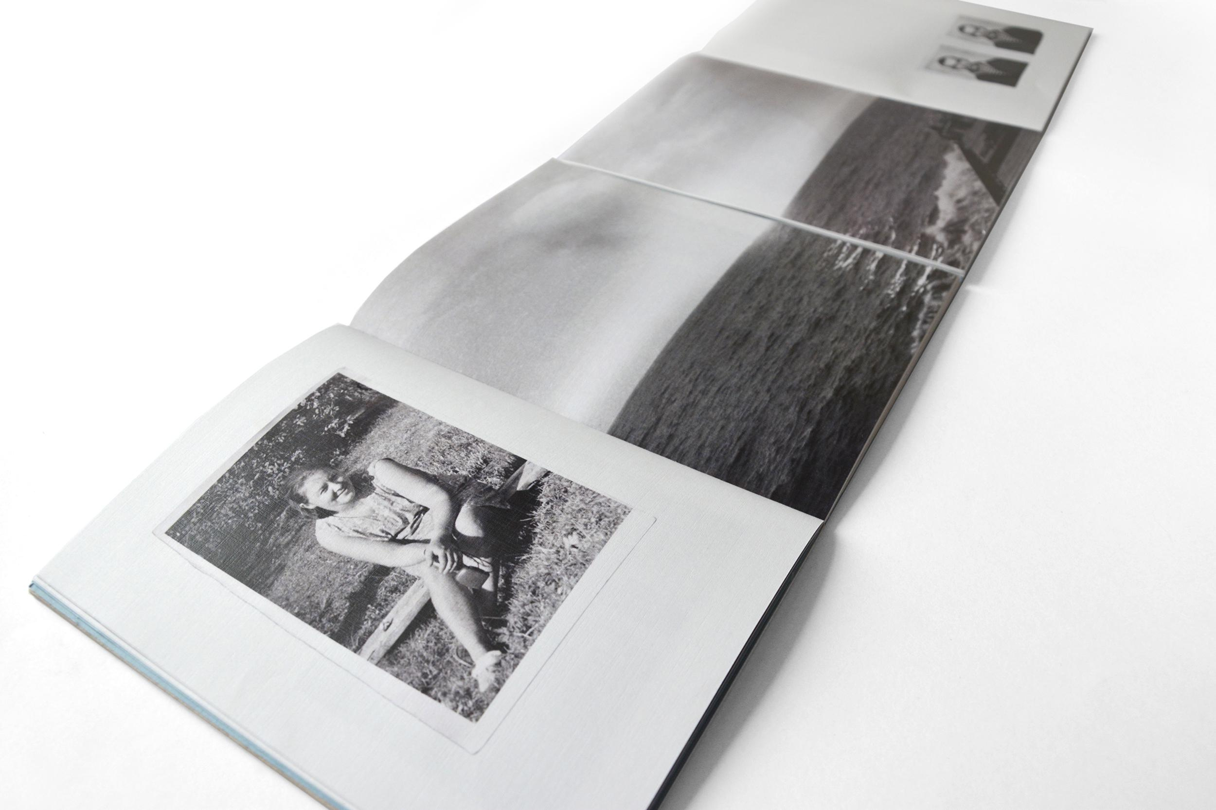 Родительскую квартиру я со временем поменяла на новую с видом на Неву. Глядя на проходящие мимо корабли, я вспоминаю папу с его любовью к морю и маму, ждущую его возвращения домой.