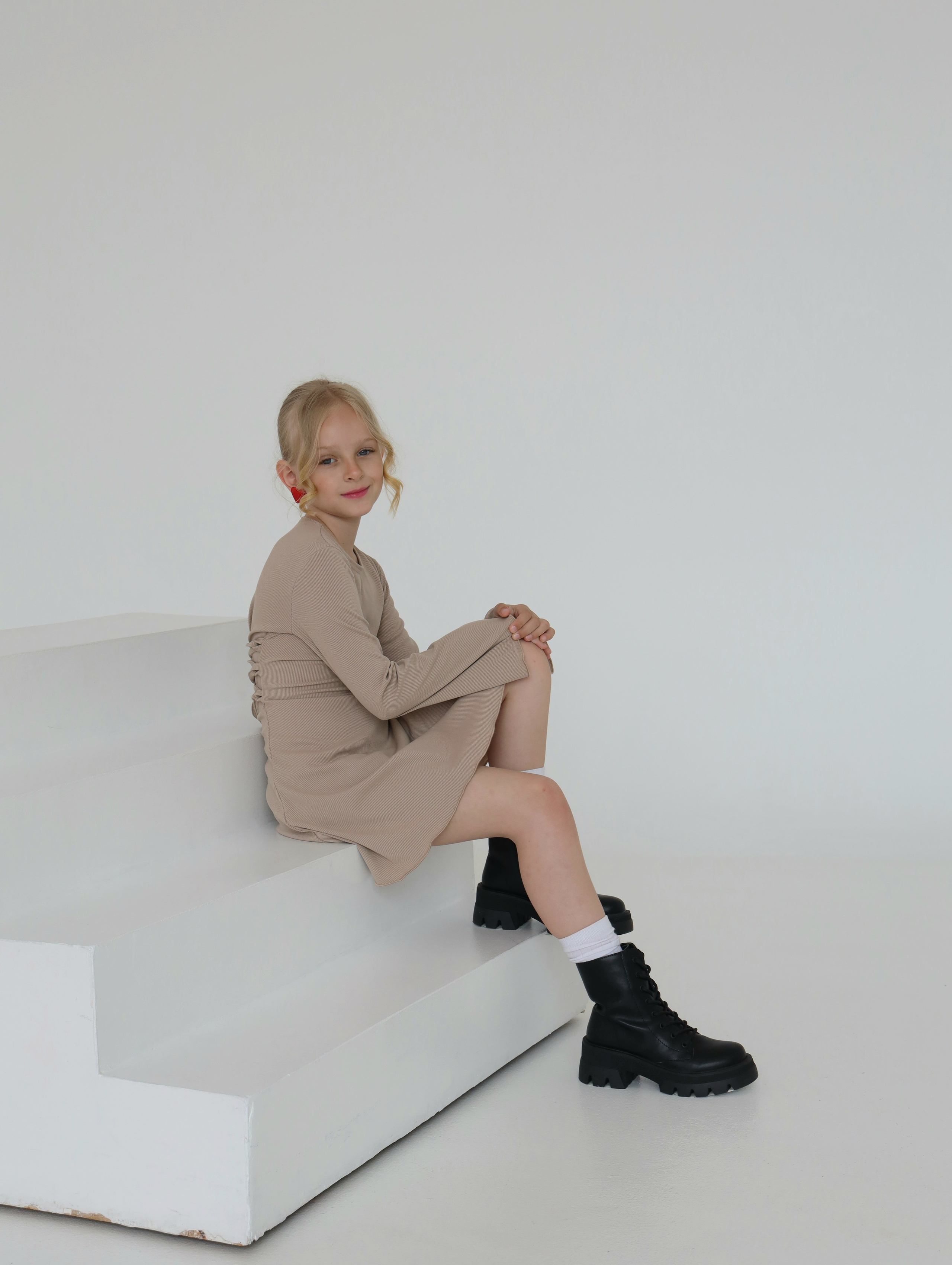 Каталожная съемка детской одежды для маркетплейса. Фотограф в Новосибирске Анна Полторацкая