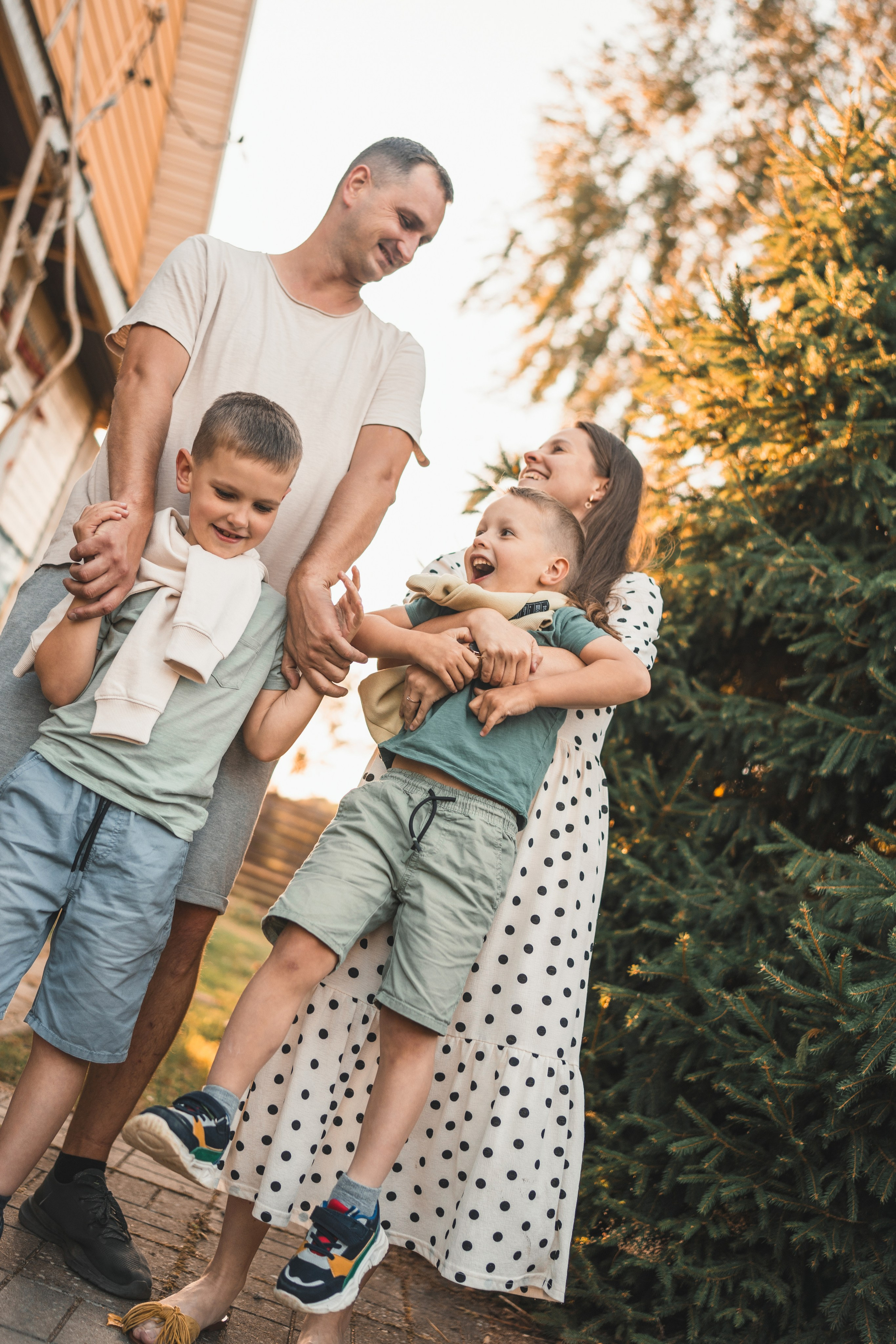 СЪЕМКА НА УЧАСТКЕ. Семья Юлии. Фотограф Марта Козел. Гродно, Беларусь