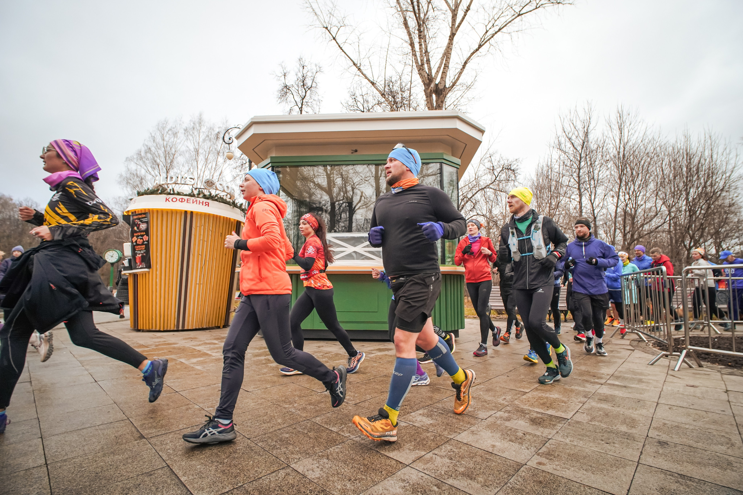 #марафонудома #яuzarun 2024 2-я петля, группа 6:30. Роман Капилюшов. Бег. Фото. Видео. г. Люберцы