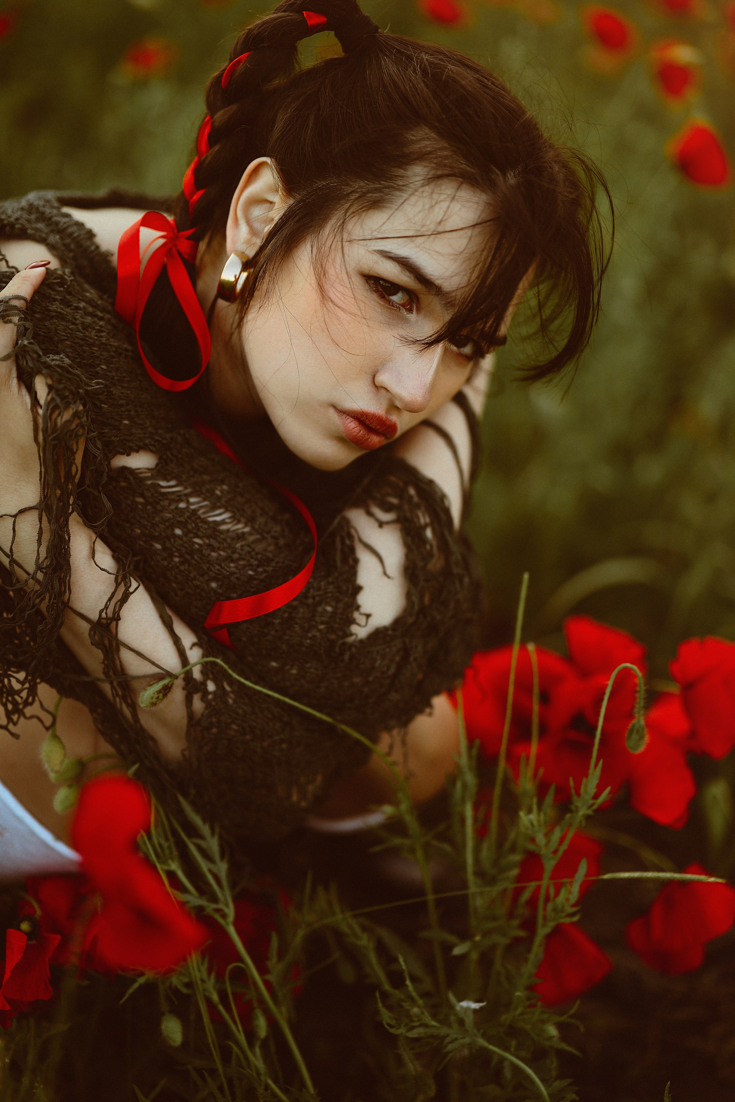 девушка с маками