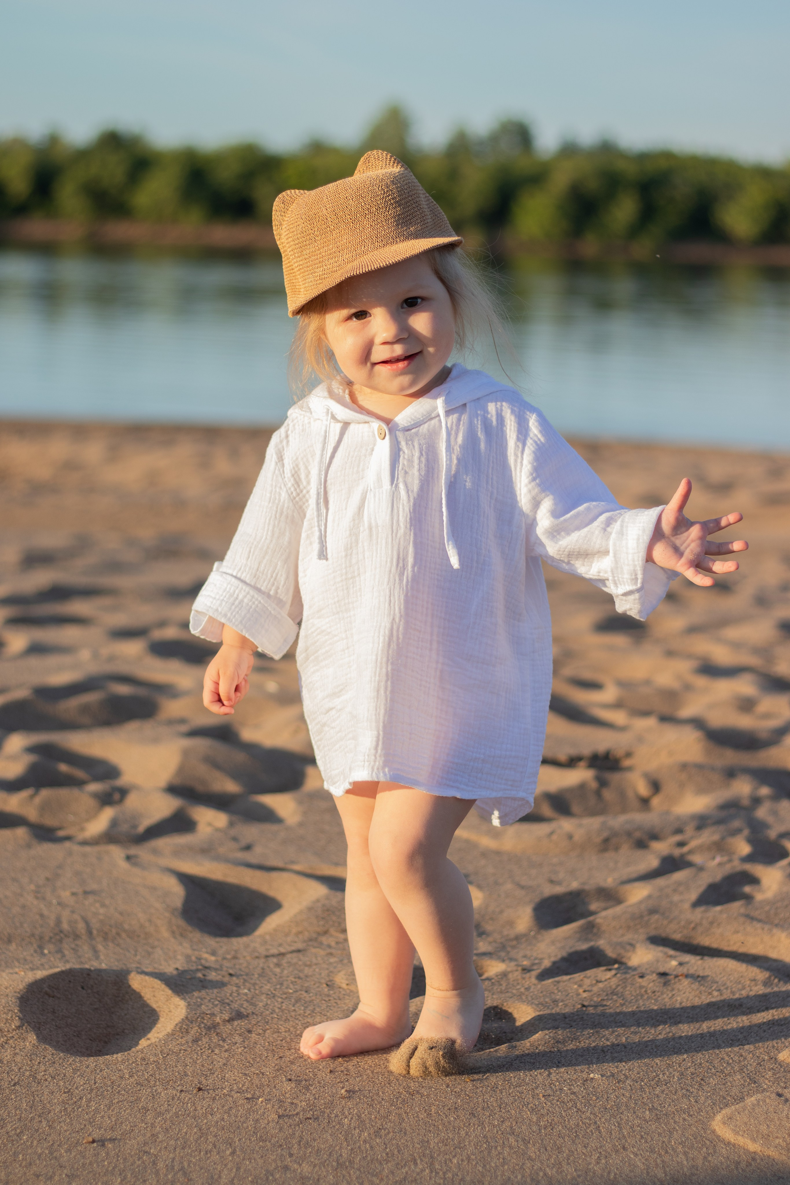 Закат море/река солнце пляж.Киров