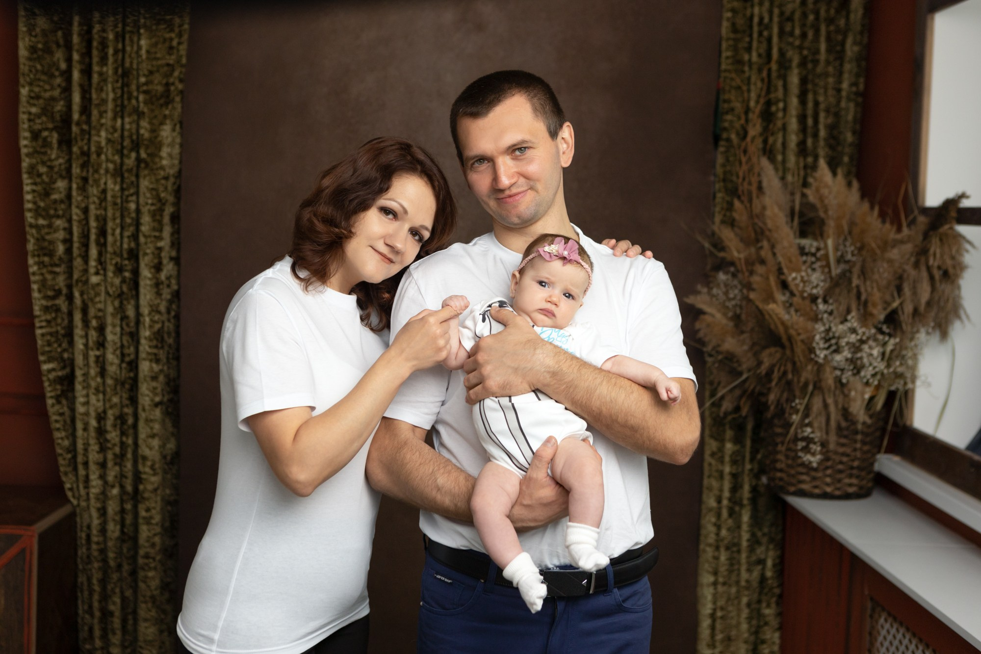 Семейная фотосессия в студии. Фотограф в Оренбурге. Профессиональный фотограф