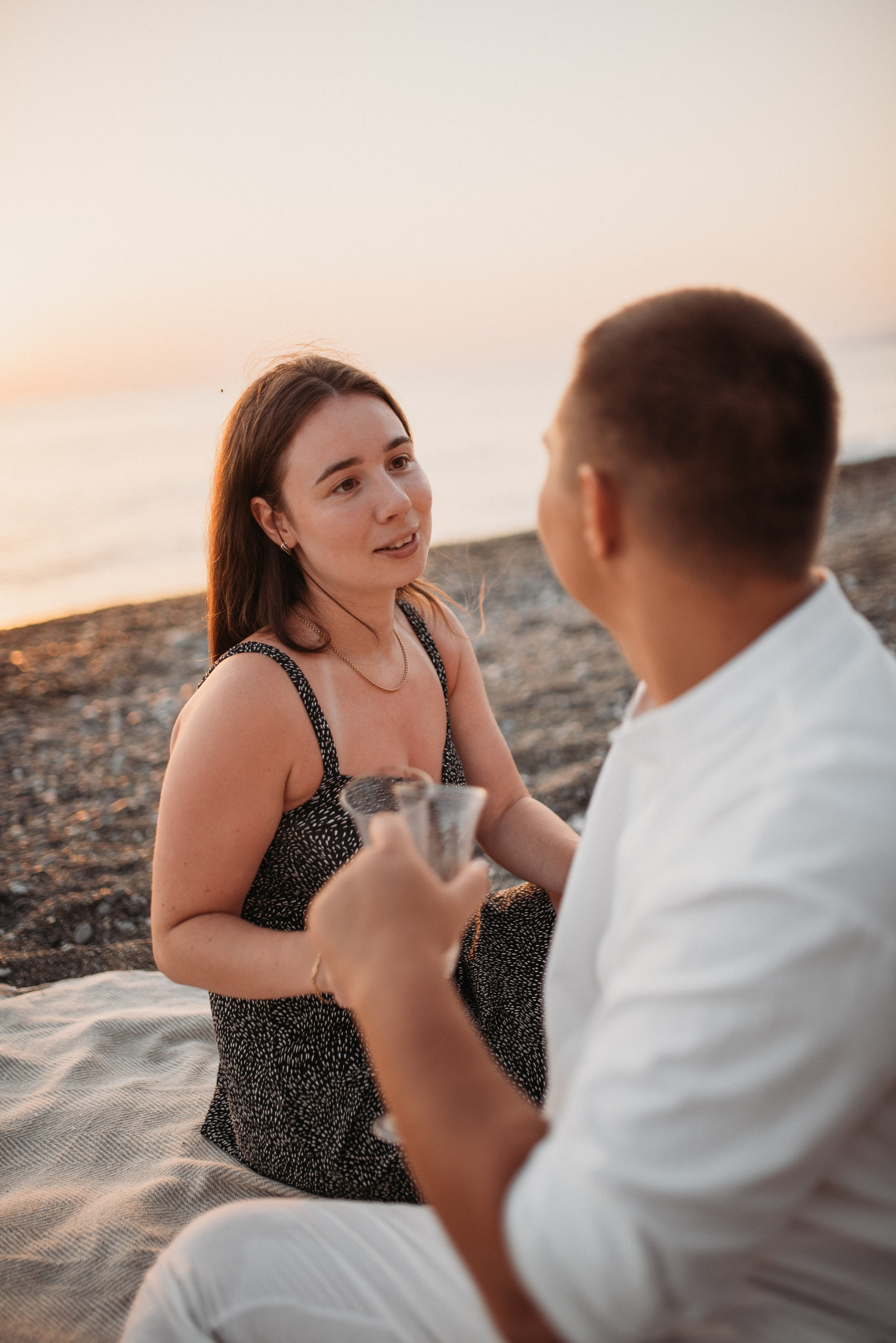 Фотосессия лавстори молодоженов на морском берегу в Сочи. Фотограф в Сочи — Маргарита Поганова