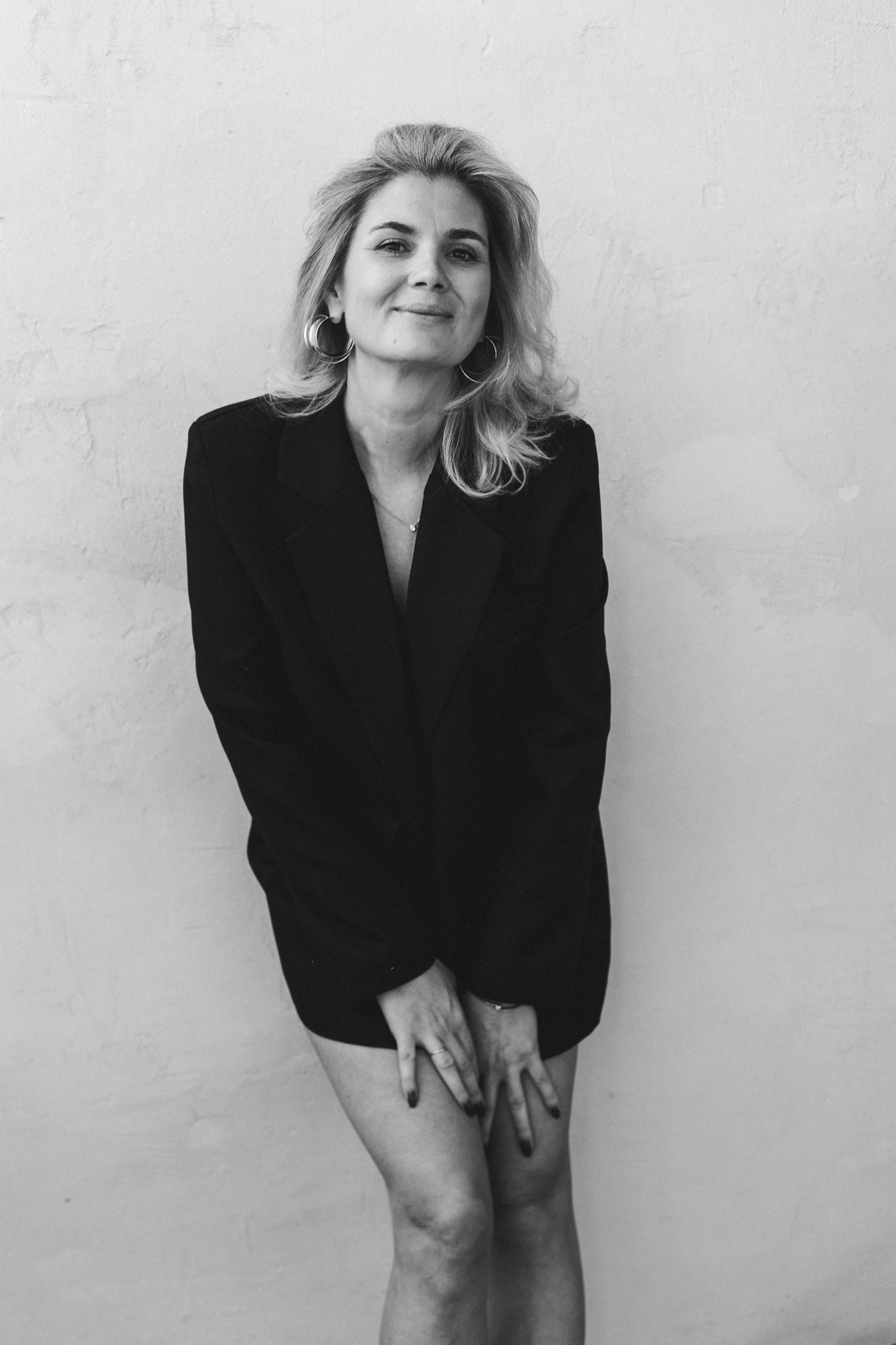 Индивидуальная студийная женская черно-белая фотосессия. Женский портретный фотограф в Нижнем Новгороде и Москве, Юлия Балашова