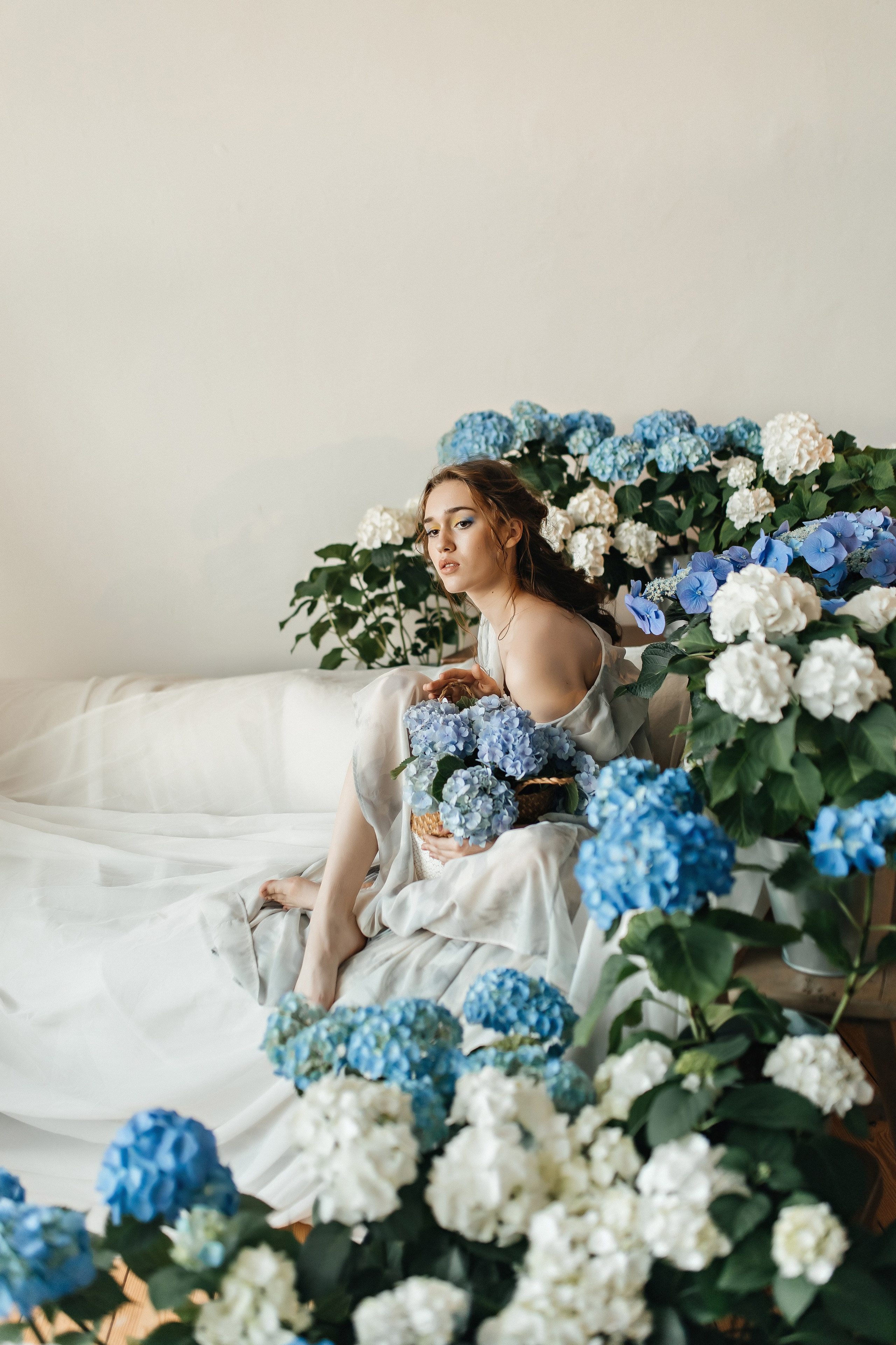 Портретная фотосессия в гортензиях