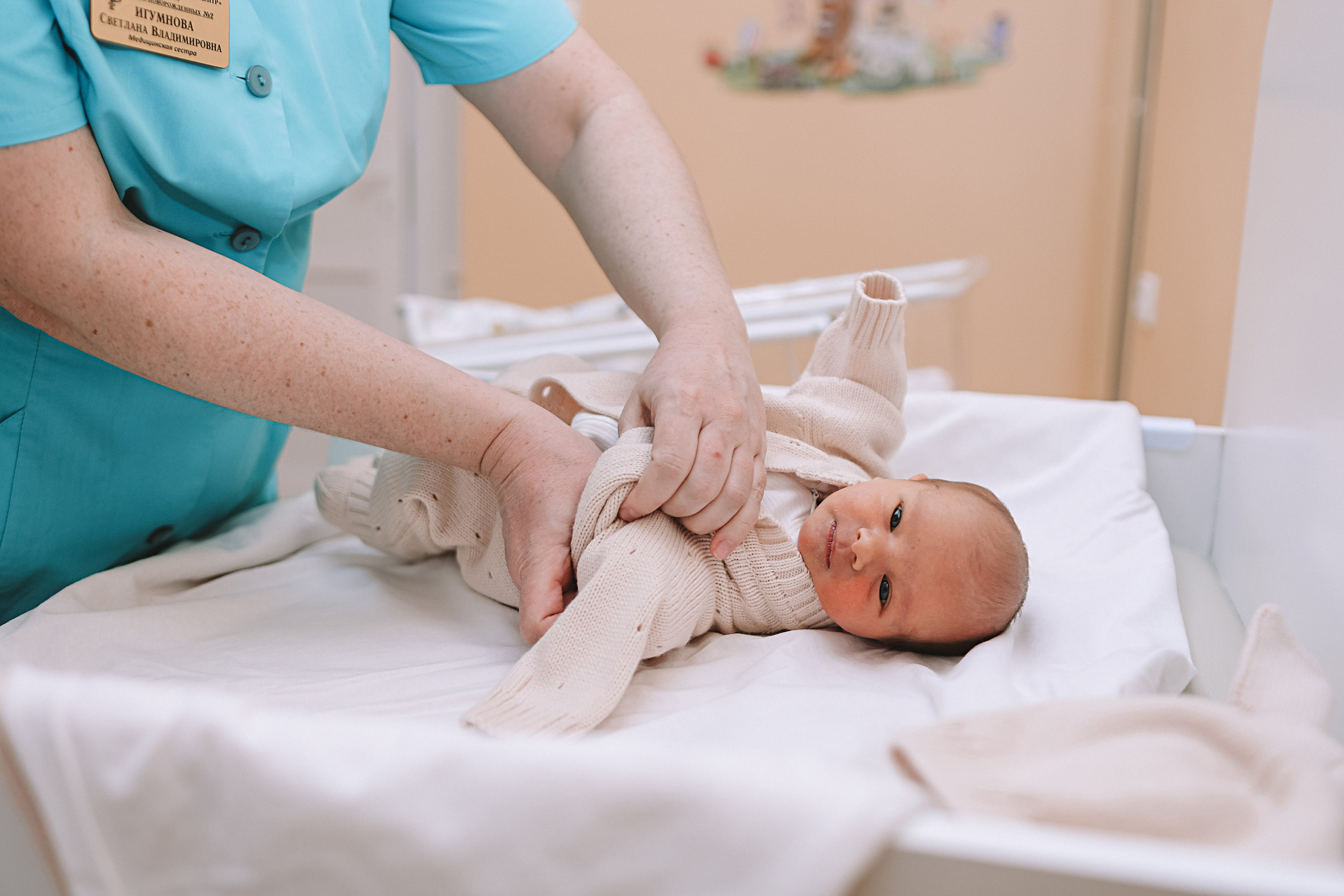 Выписка палата+внизу ПЦЭ. Семейный фотограф Тюмень, фотограф на роды Салмина Мария