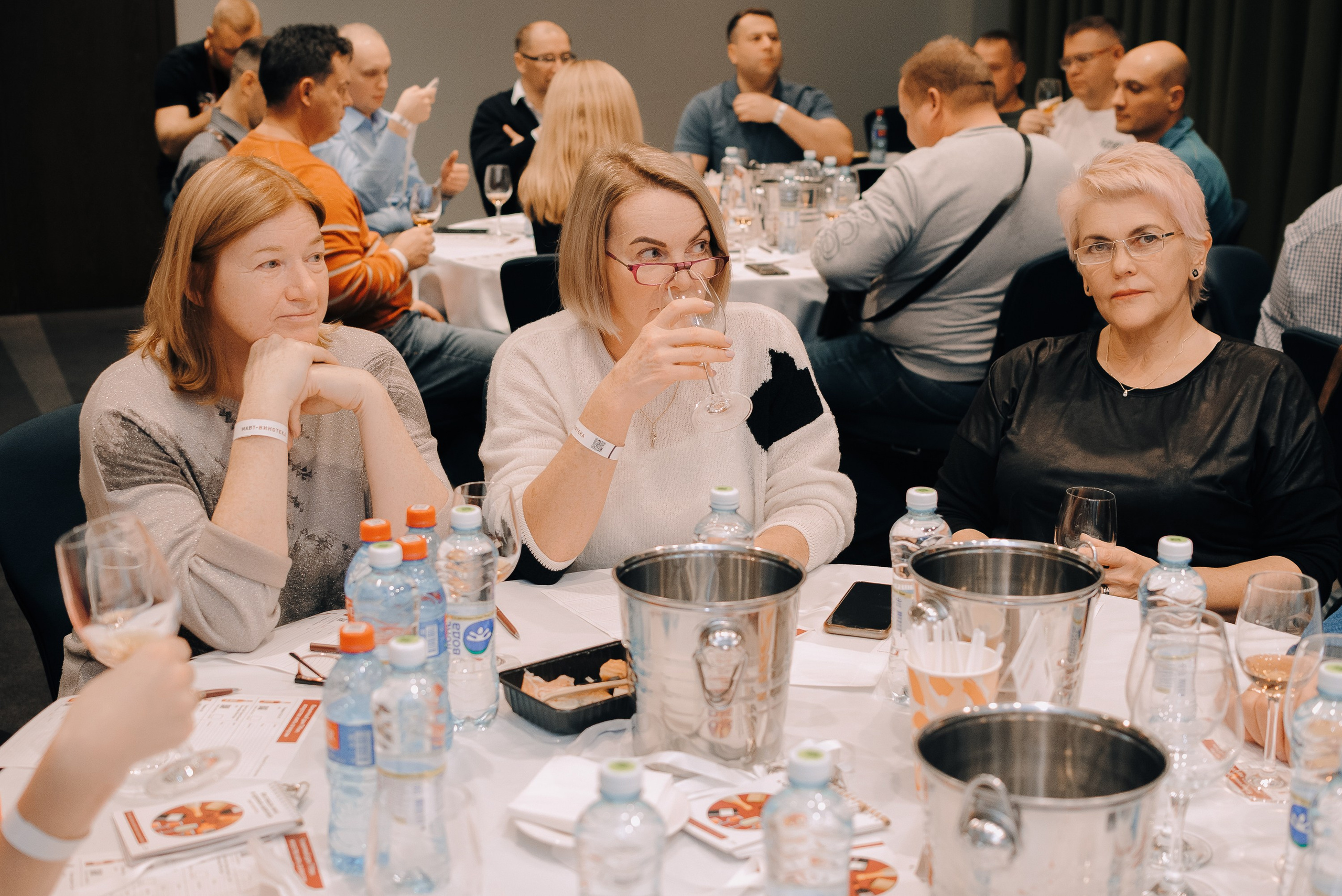 ФЕСТИВАЛЬ ВИНА И КРЕПКИХ НАПИТКОВ МАВТ-ВИНОТЕКА. Репортажный фотограф Зуев Роман г. Челябинск