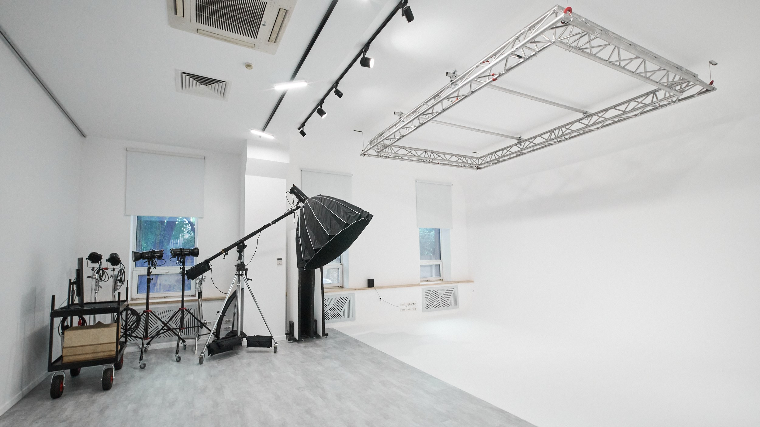 GLOW STUDIO| Профессиональная фотостудия в центре Екатеринбурга