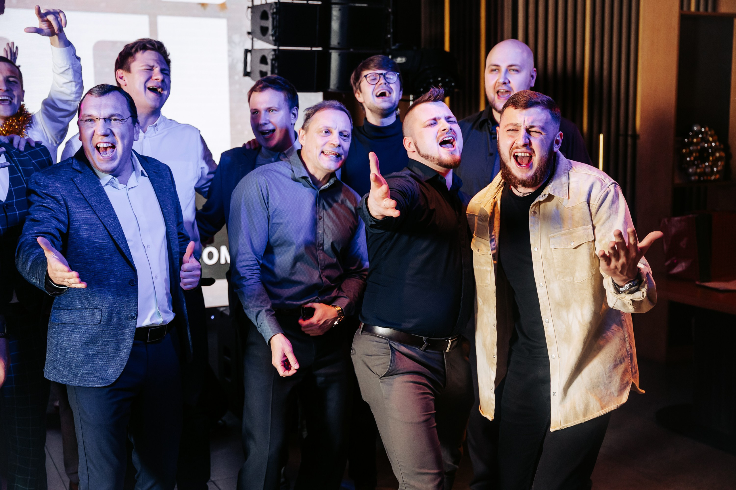 Новогодний корпоратив в караоке баре. Фотограф Дмитрий Сермяжко