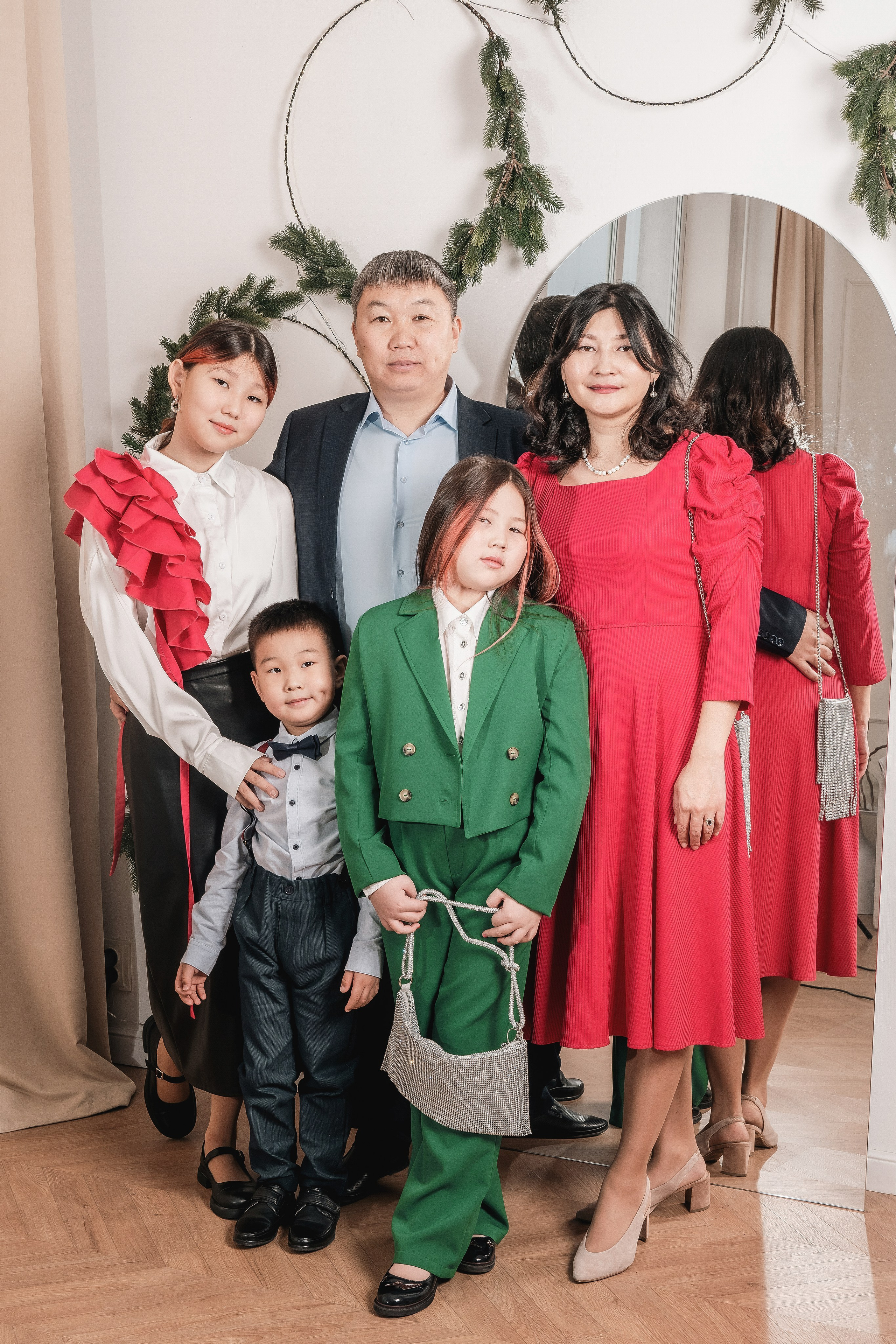 Семейная новогодняя фотосессия «Максимум». Занимаюсь профессиональной фотографией и живу рядом с Байкалом. Работаю в разных жанрах