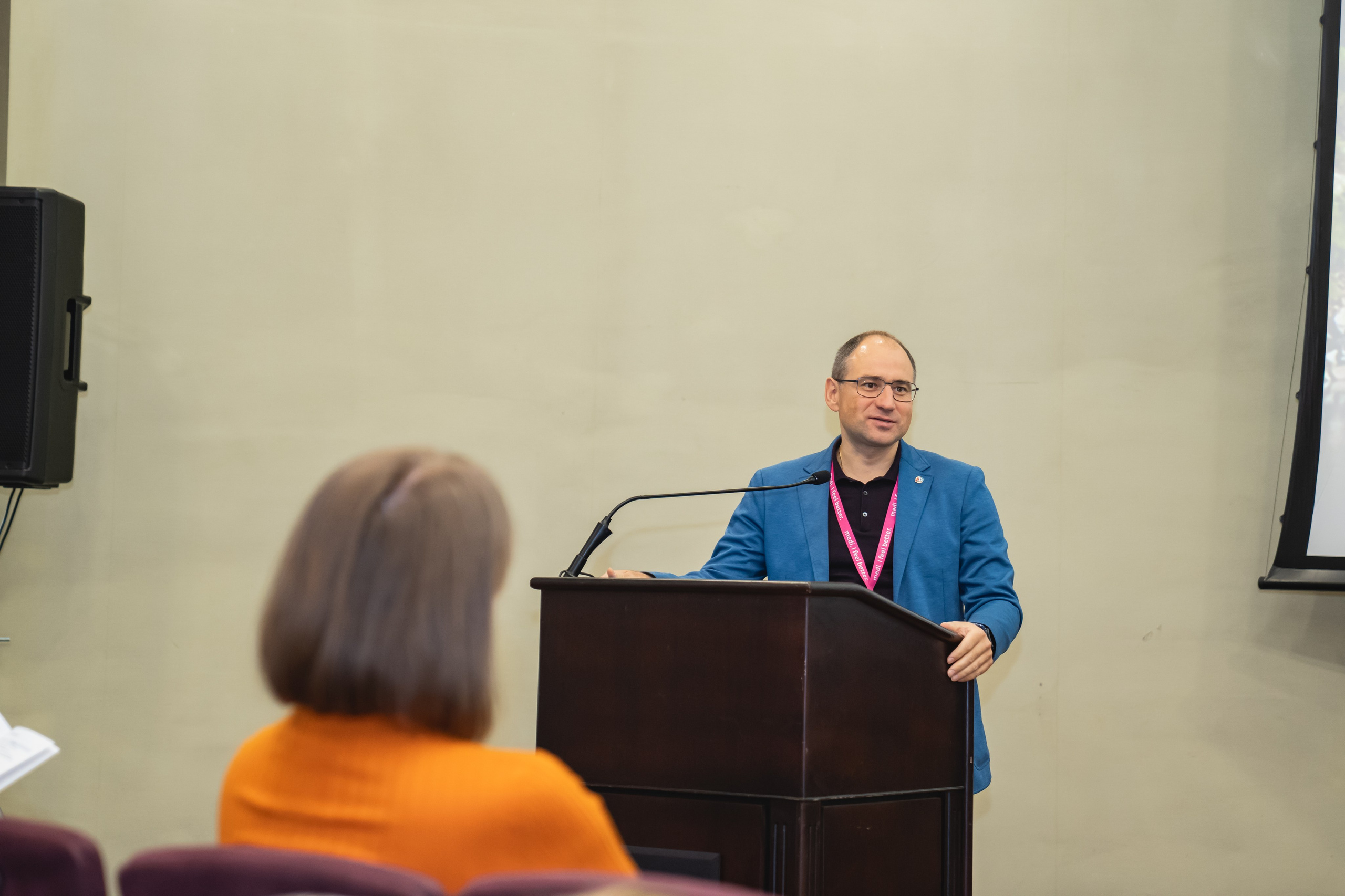 Фотосессия форумов, конференций. Занимаюсь профессиональной фотографией и живу рядом с Байкалом. Работаю в разных жанрах