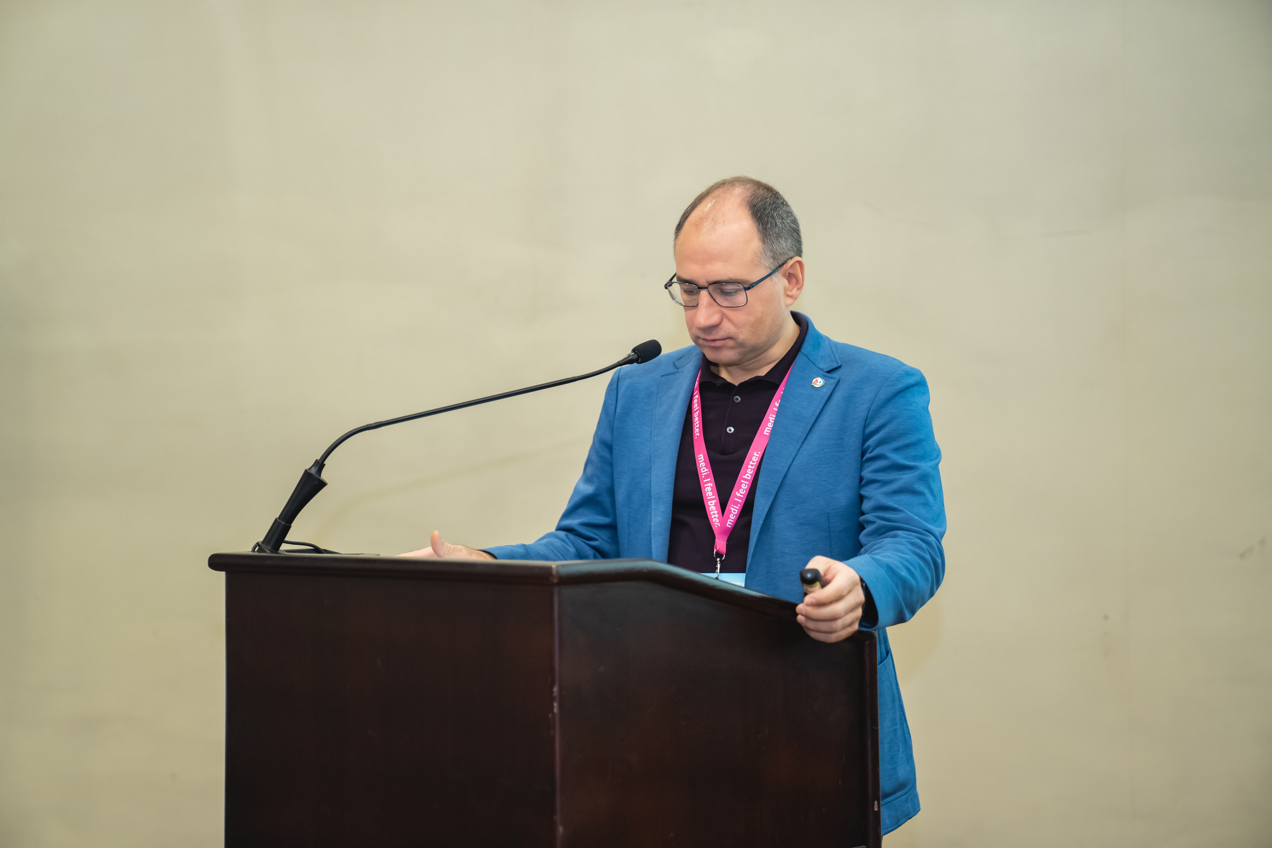 Фотосессия форумов, конференций. Занимаюсь профессиональной фотографией и живу рядом с Байкалом. Работаю в разных жанрах