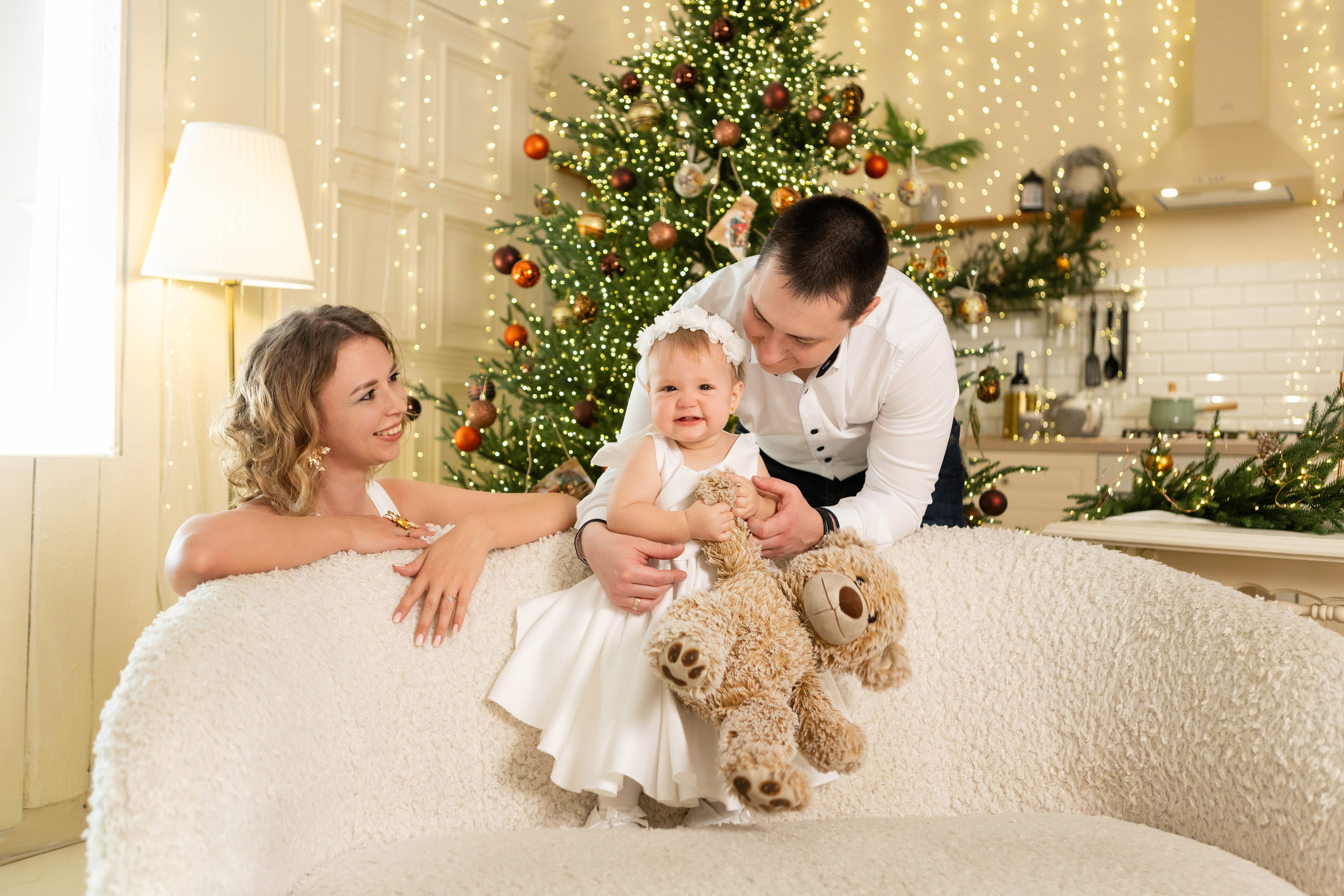 Татьяна, Сергей и София. Фотостудия «Alice», зал Зазеркалье. Свадебный семейный и детский фотограф в Краснодаре Карина Федоровская