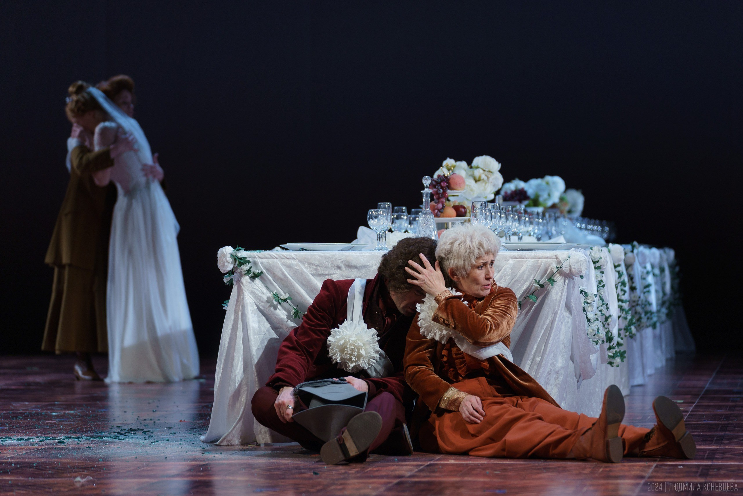 Мастерская Фоменко. «Совер­шенно Неве­ро­ят­ное Со­бы­тие». Постановка Евгений Каменькович. Театральная фотография