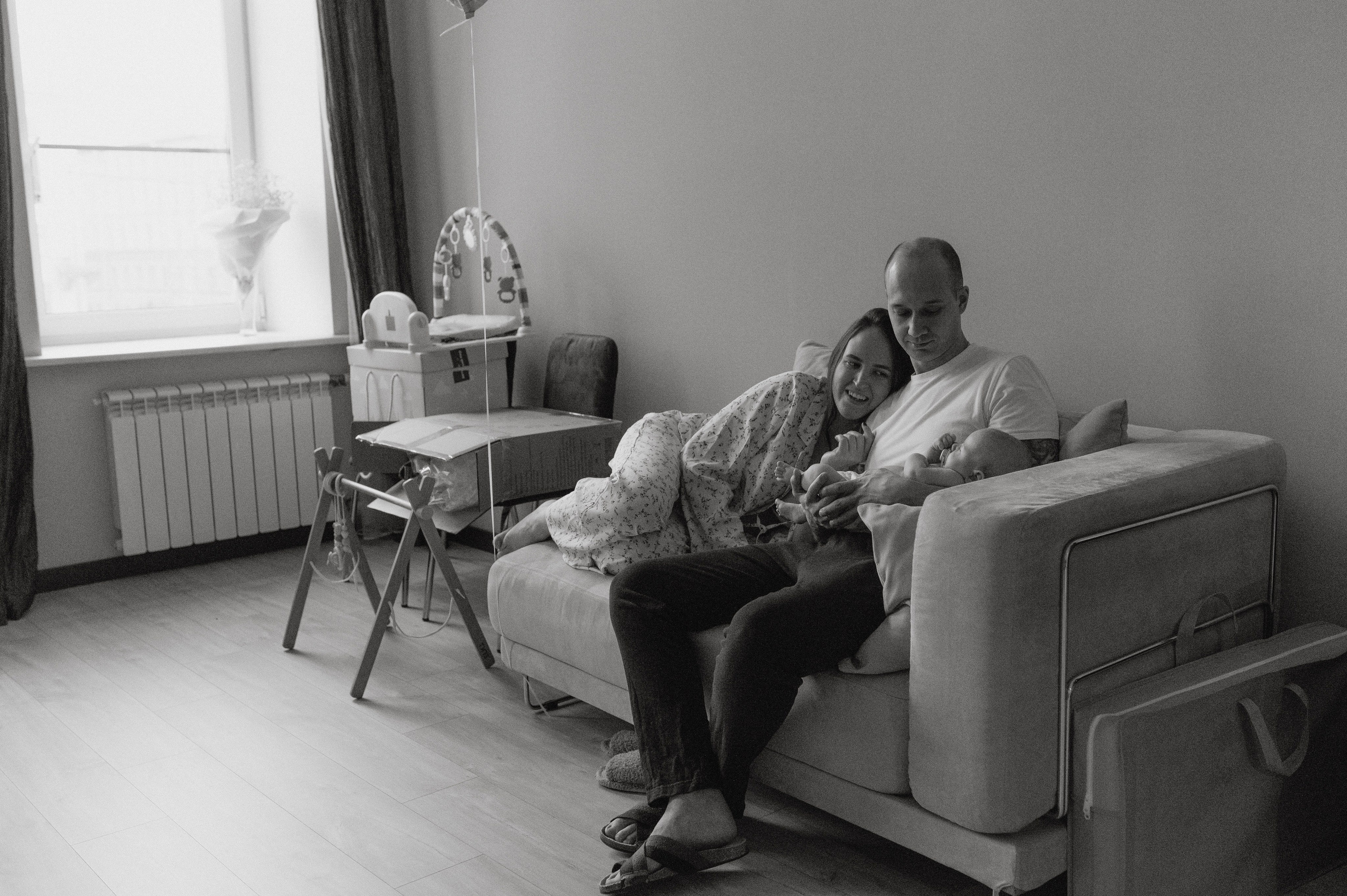 Семейная домашняя фотосессия. Профессиональный фотограф беременности в СПБ. Стильные фотосессии беременности в стиле минимализм и классическая фотография