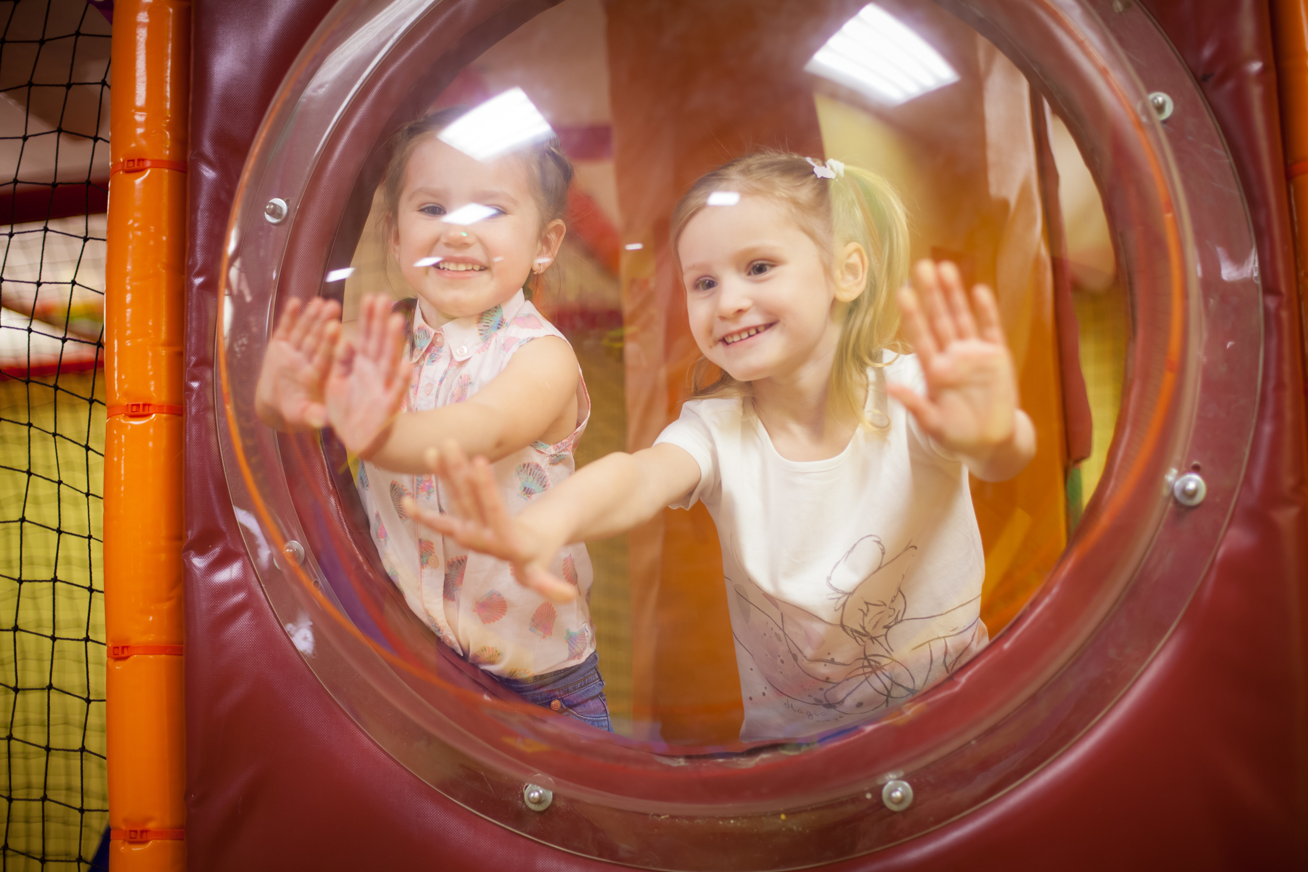 Детский и семейный фотограф -Антон Тюрин. Съемка детских праздников, с. Свадебный и семейный фотограф в Волжском Антон Тюрин