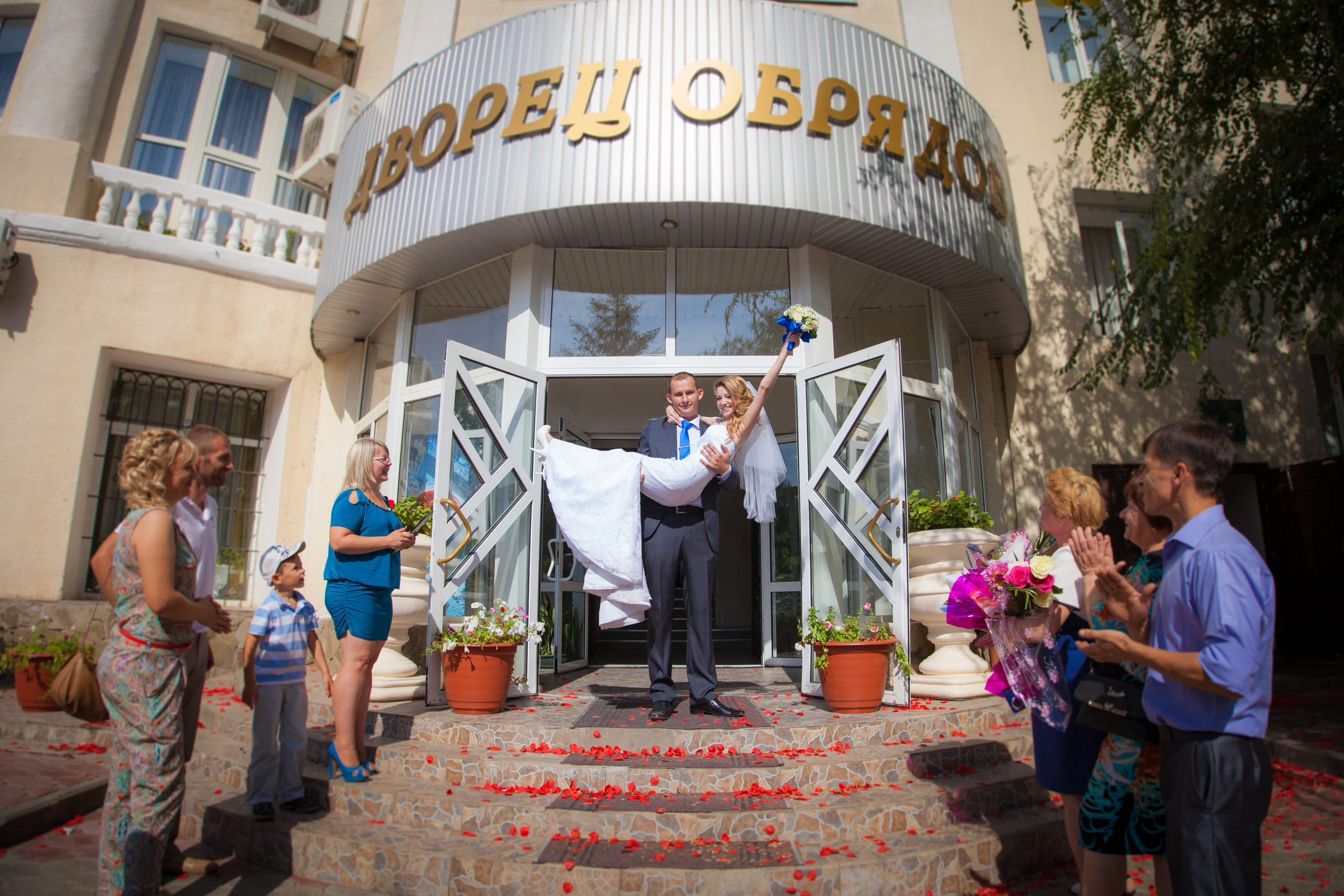 Свадебный фотограф в Волжском Антон Тюрин. Свадебный и семейный фотограф в Волжском Антон Тюрин