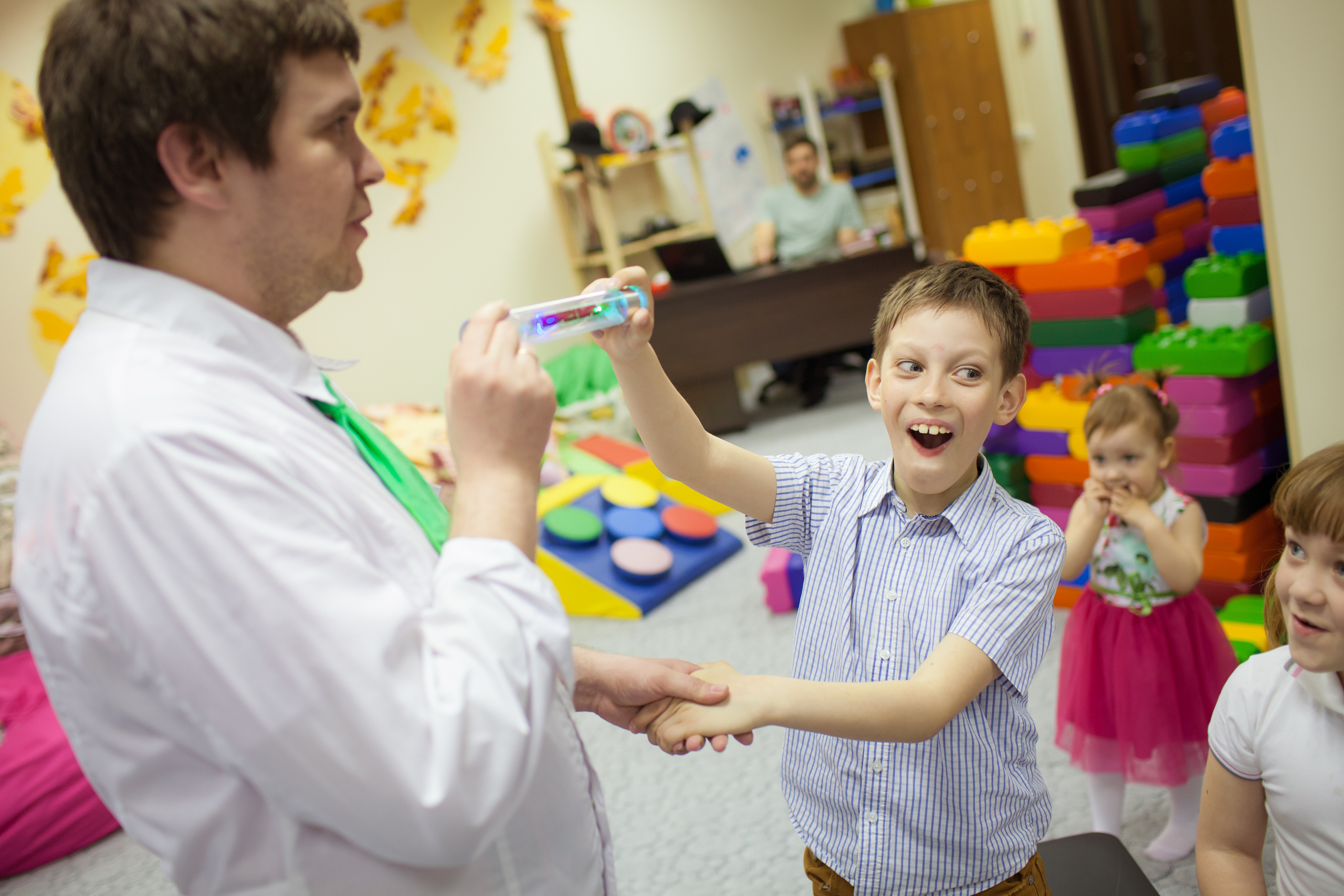 Детский и семейный фотограф -Антон Тюрин. Съемка детских праздников, с. Свадебный и семейный фотограф в Волжском Антон Тюрин