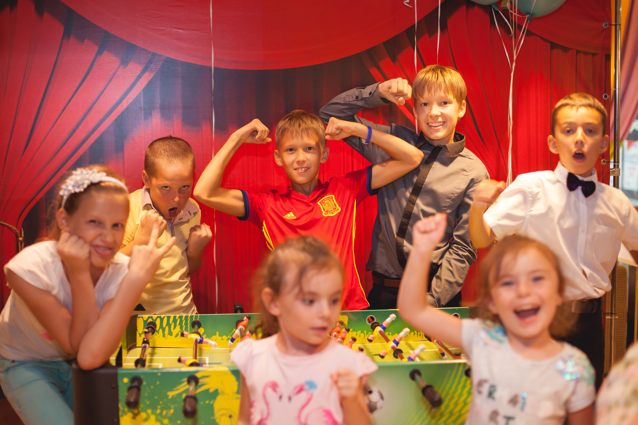 Детский и семейный фотограф -Антон Тюрин. Съемка детских праздников, с. Свадебный и семейный фотограф в Волжском Антон Тюрин