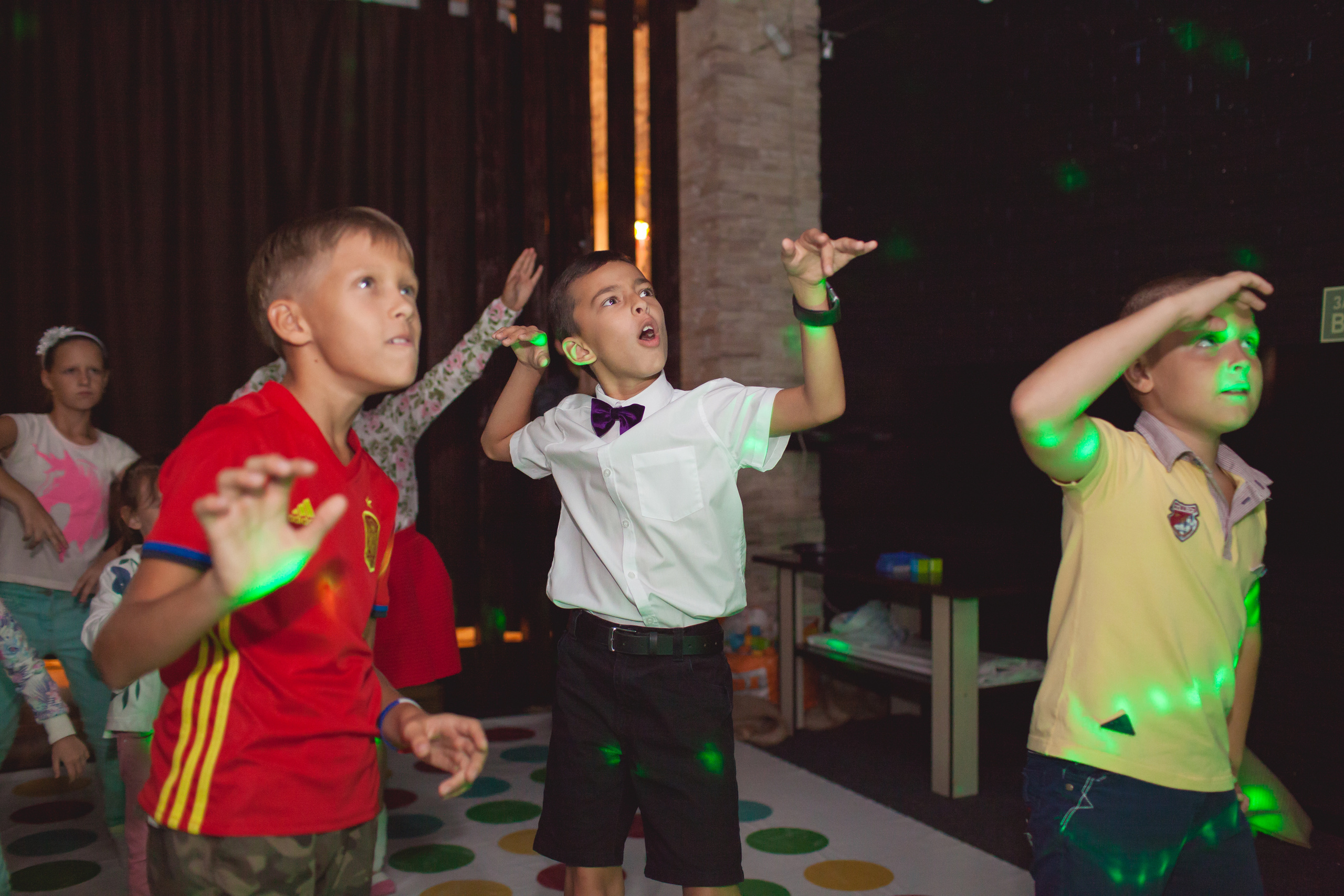 Детский и семейный фотограф -Антон Тюрин. Съемка детских праздников, с. Свадебный и семейный фотограф в Волжском Антон Тюрин