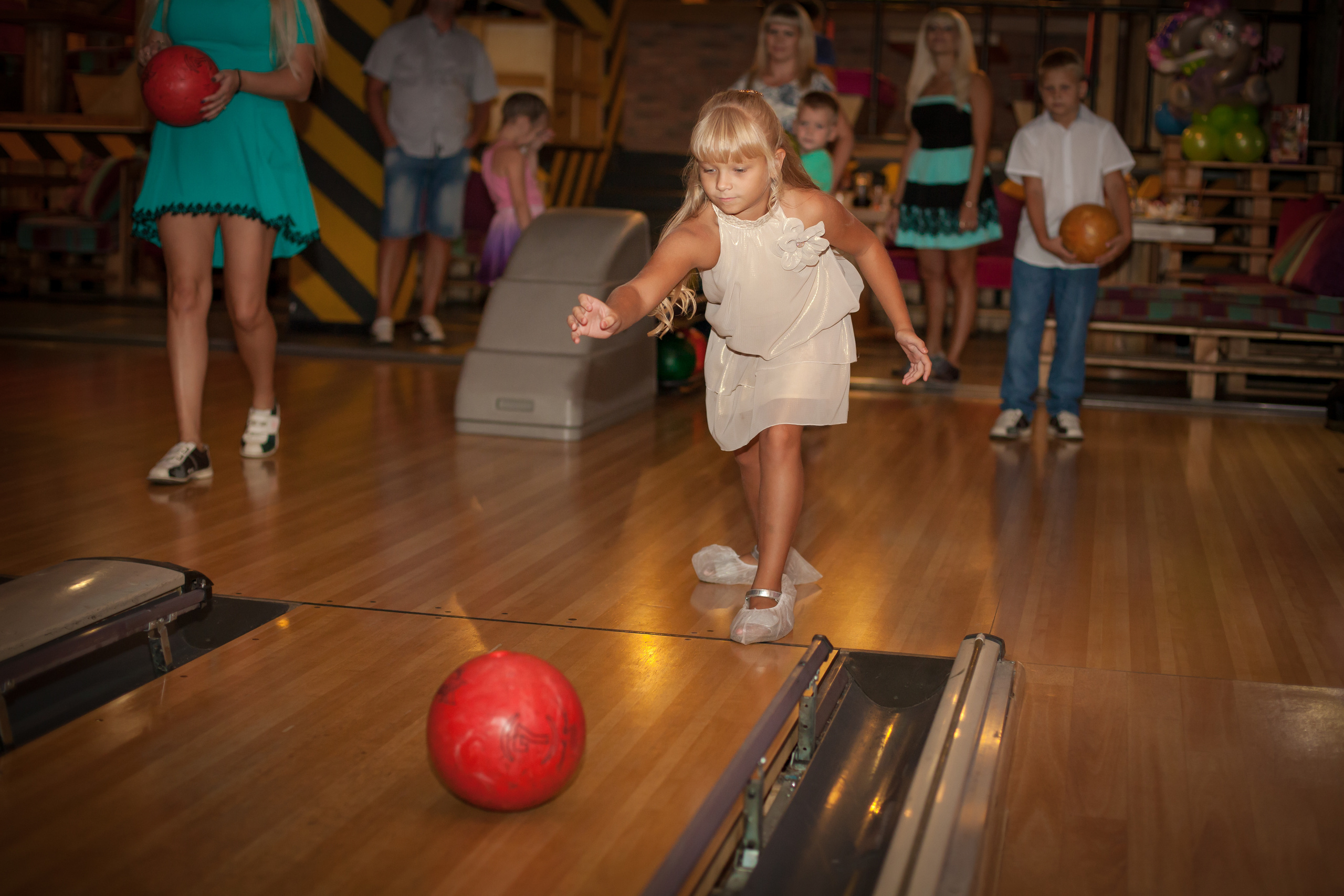 Детский и семейный фотограф -Антон Тюрин. Съемка детских праздников, с. Свадебный и семейный фотограф в Волжском Антон Тюрин