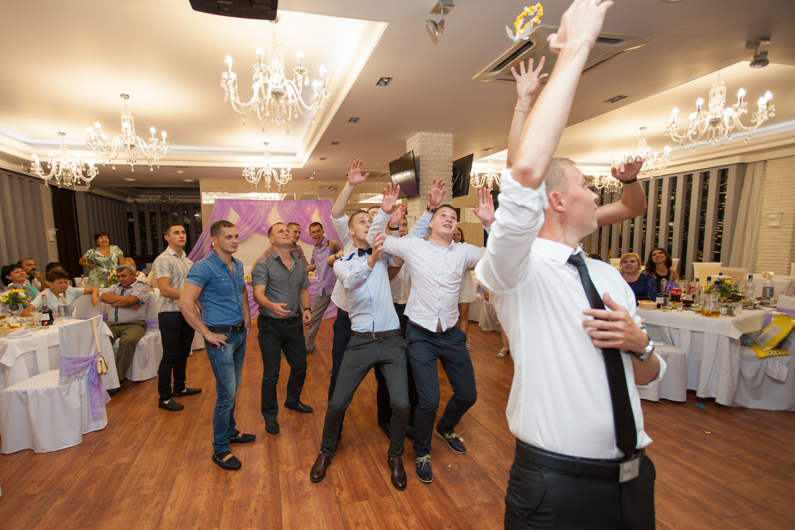 Свадебный фотограф в Волгограде Антон Тюрин. Свадебный и семейный фотограф в Волжском Антон Тюрин