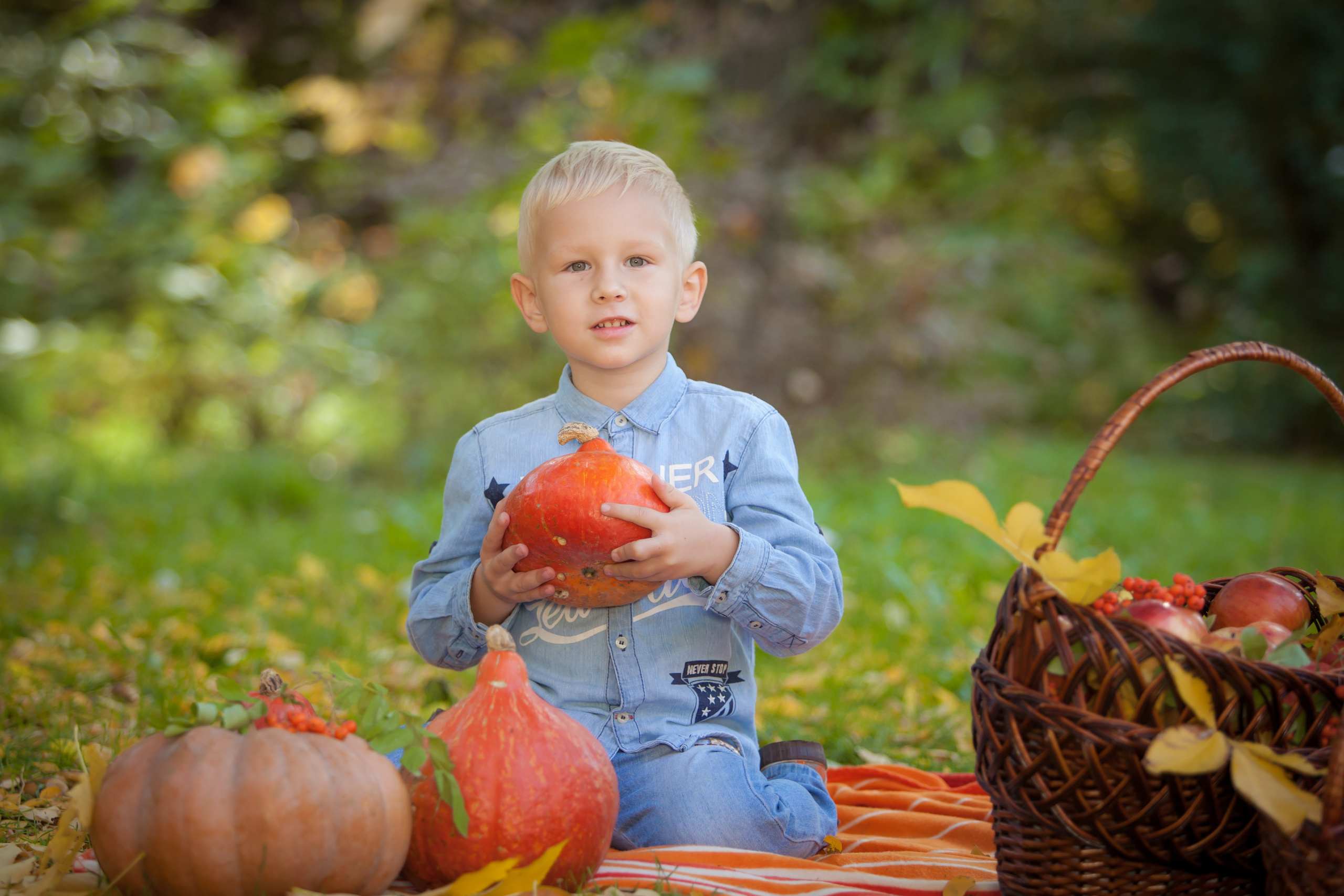 Детский и семейный фотограф -Антон Тюрин. Съемка детских праздников, с. Свадебный и семейный фотограф в Волжском Антон Тюрин
