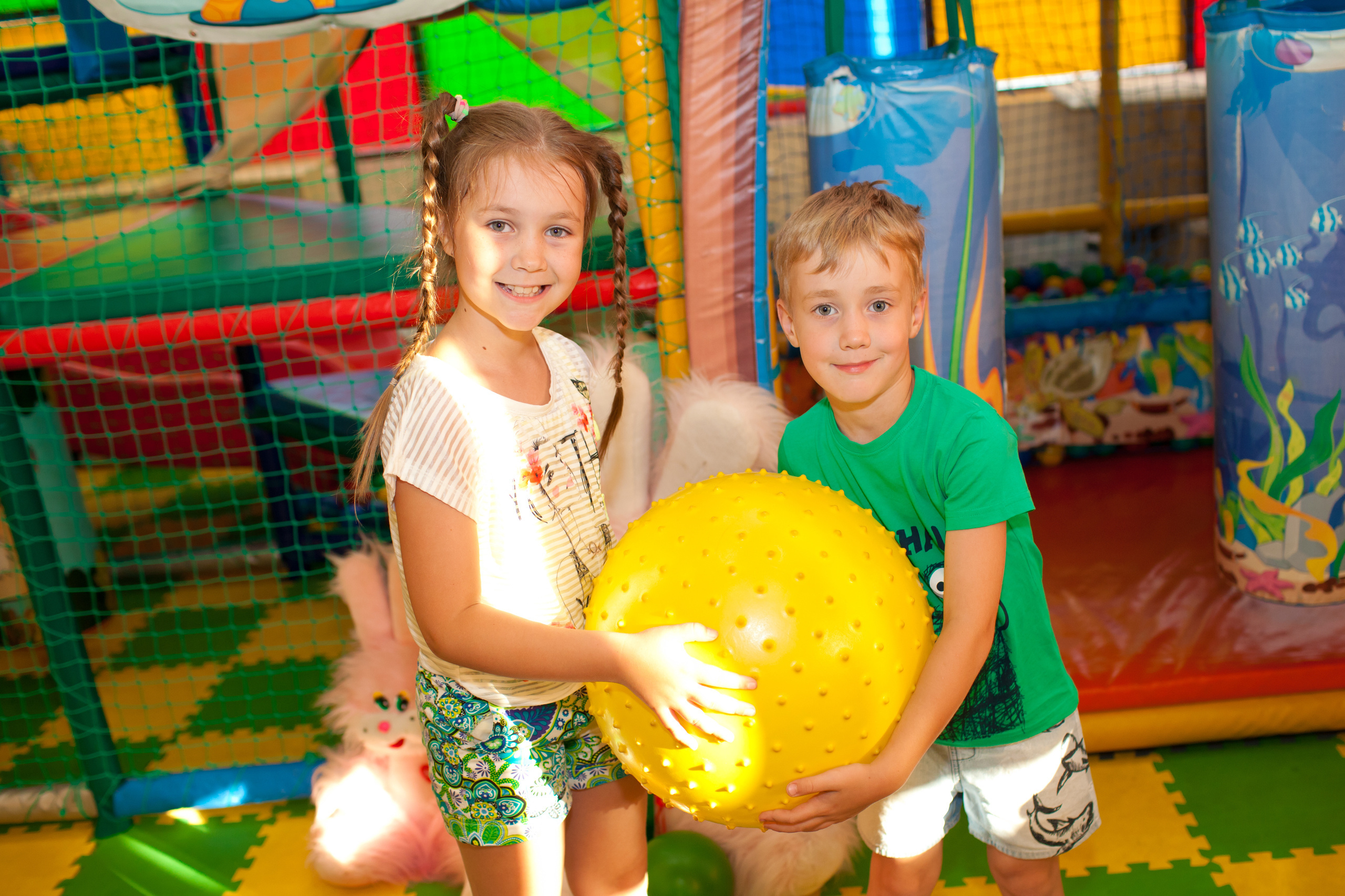 Детский и семейный фотограф -Антон Тюрин. Съемка детских праздников, с. Свадебный и семейный фотограф в Волжском Антон Тюрин