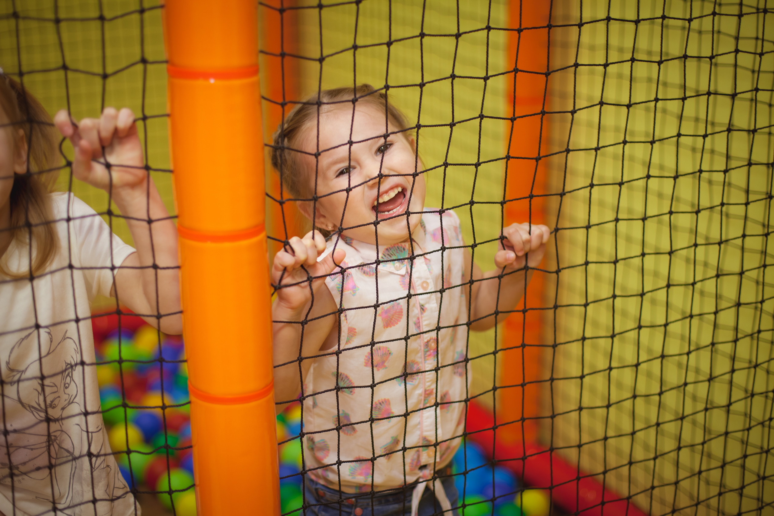 Детский и семейный фотограф -Антон Тюрин. Съемка детских праздников, с. Свадебный и семейный фотограф в Волжском Антон Тюрин