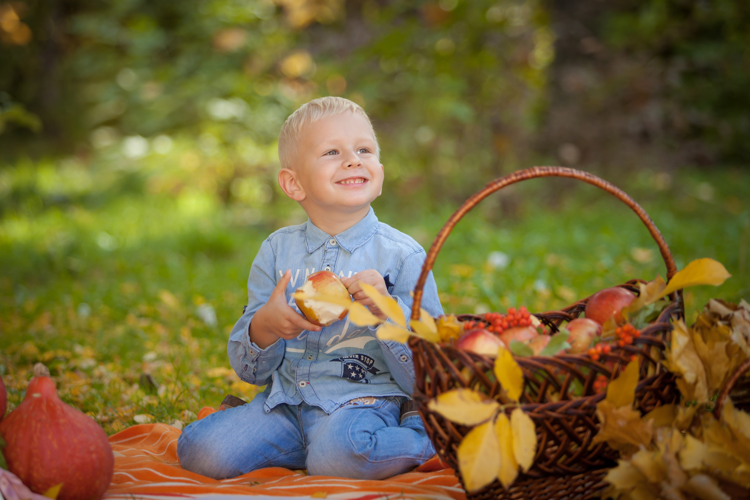 Детский и семейный фотограф -Антон Тюрин. Съемка детских праздников, с. Свадебный и семейный фотограф в Волжском Антон Тюрин