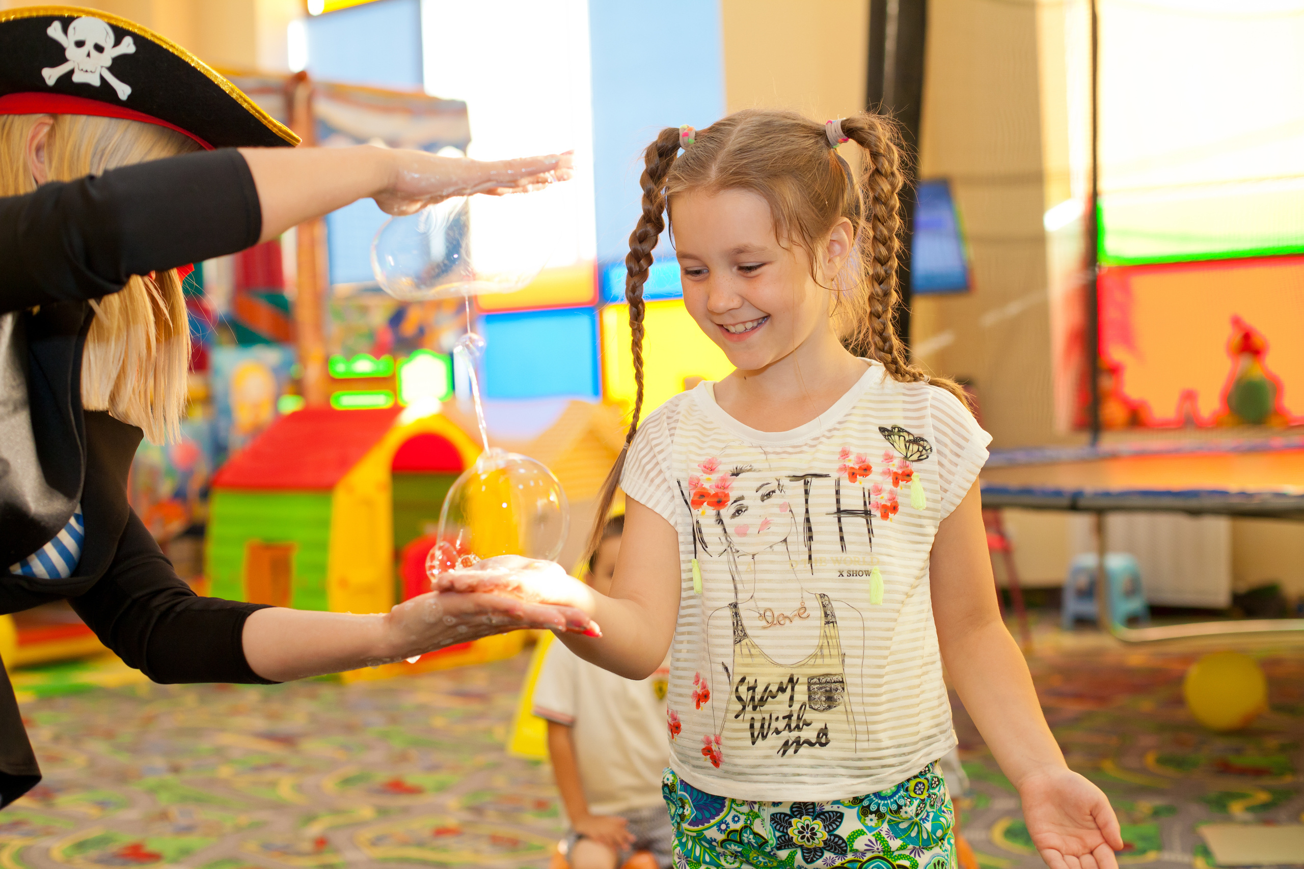 Детский и семейный фотограф -Антон Тюрин. Съемка детских праздников, с. Свадебный и семейный фотограф в Волжском Антон Тюрин