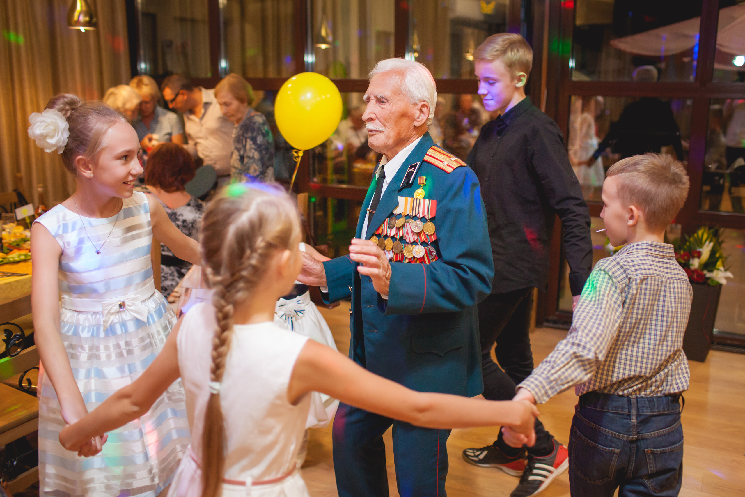 Съемка юбилеев, дней рождений, корпоративов. Свадебный и семейный фотограф в Волжском Антон Тюрин