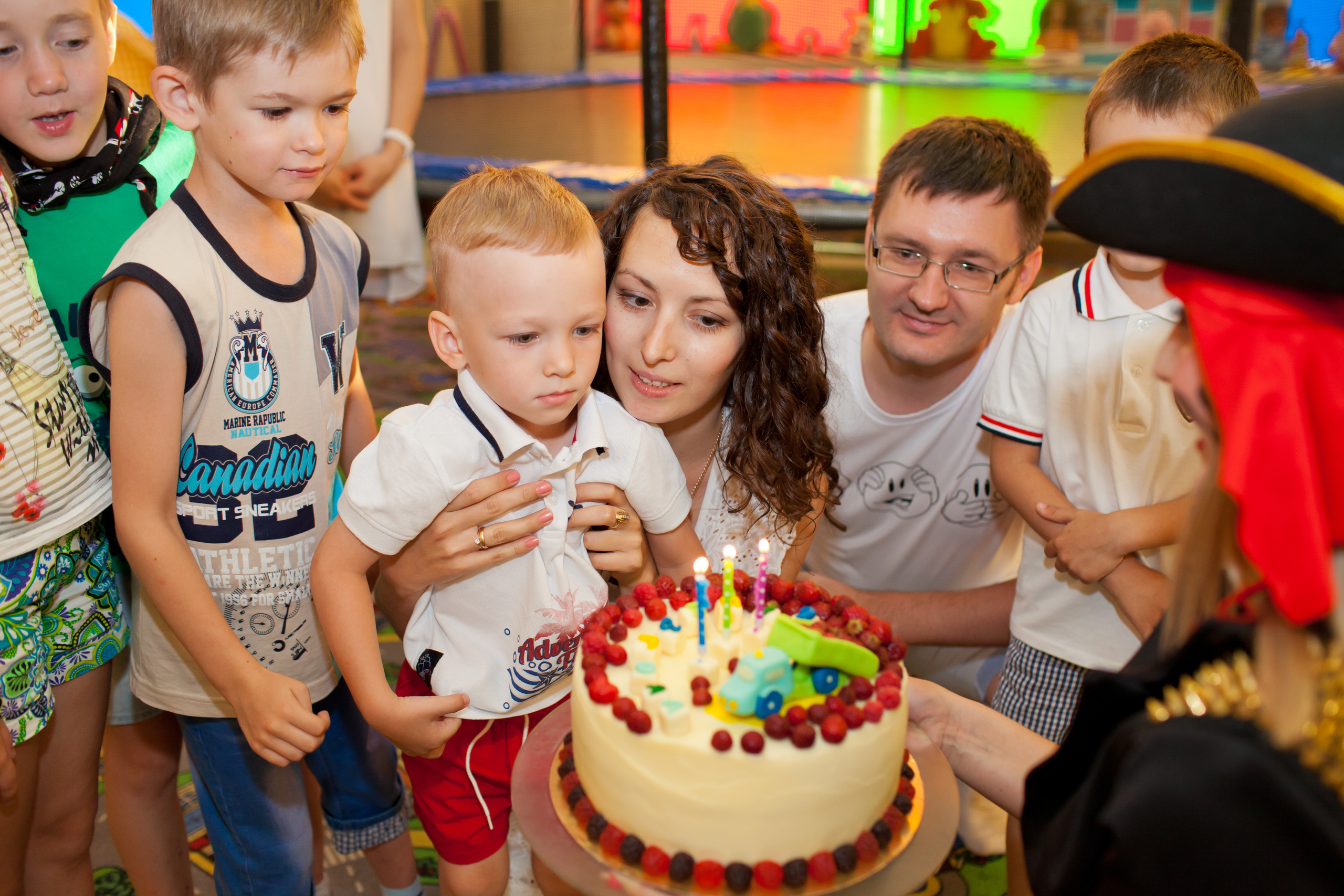 Детский и семейный фотограф -Антон Тюрин. Съемка детских праздников, с. Свадебный и семейный фотограф в Волжском Антон Тюрин
