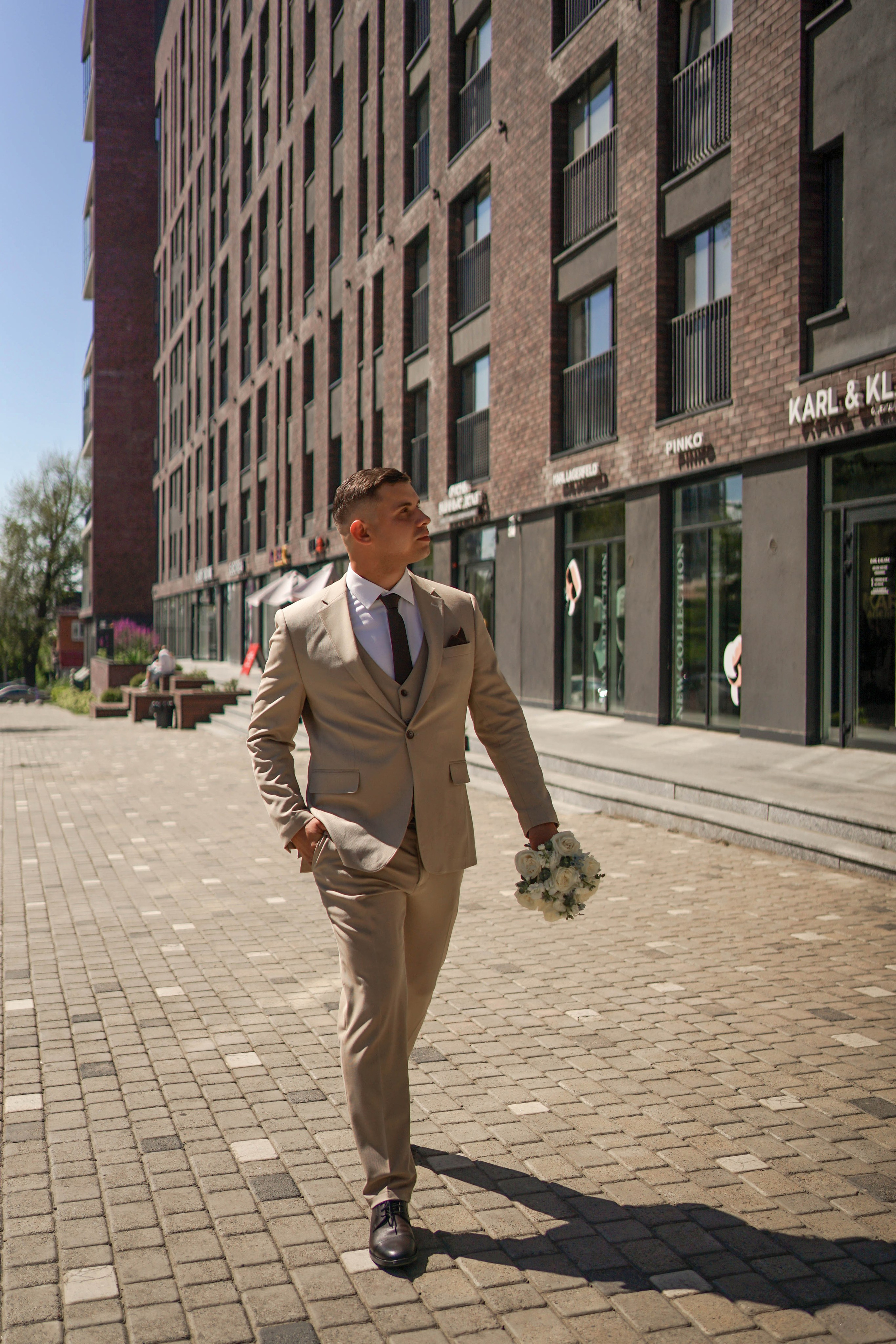 Лиза и Сережа: регистрация, прогулка и банкет. Фотограф в Иркутске