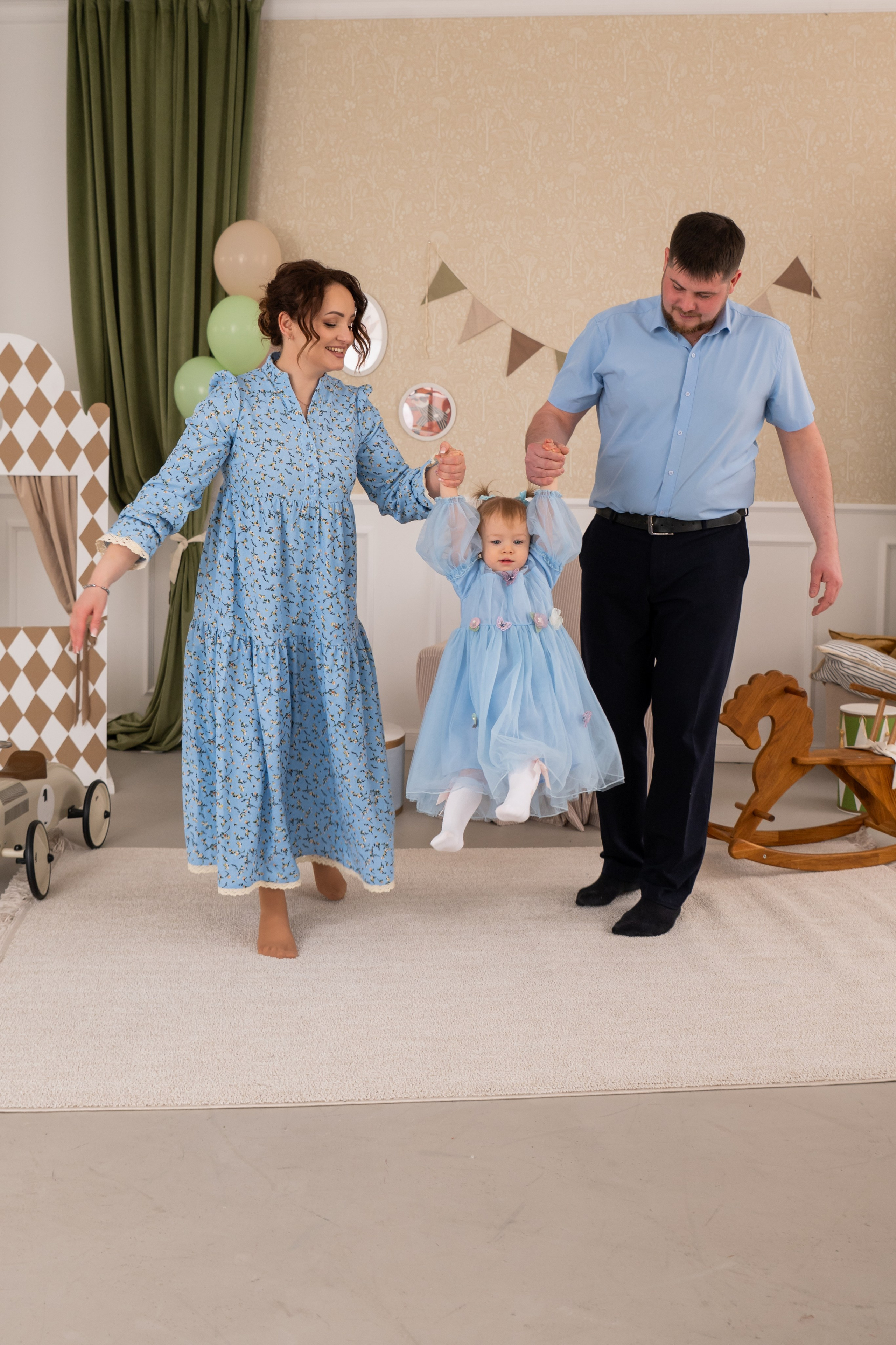 Александр и Анастасия и доченька Юлечка (1). Я Ольга Казанцева, фотографирую снимаю ваши киноистории и печатаю фото и цифровые портреты на холсте