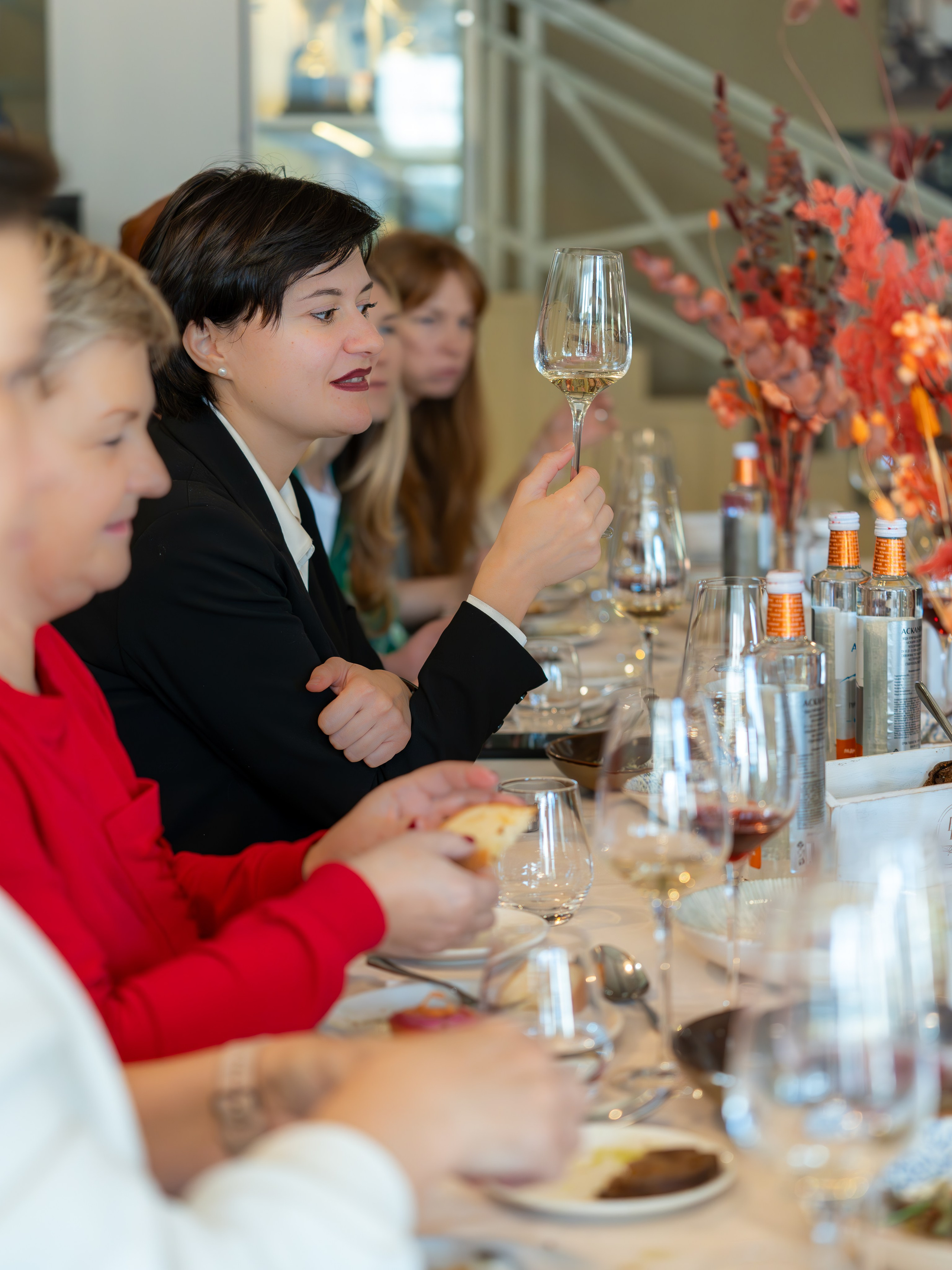Литературная мастерская с Ольгой Шутовой в «Винотеррии». Репортажный фотограф в Красной Поляне и Сочи Павлюченко Екатерина