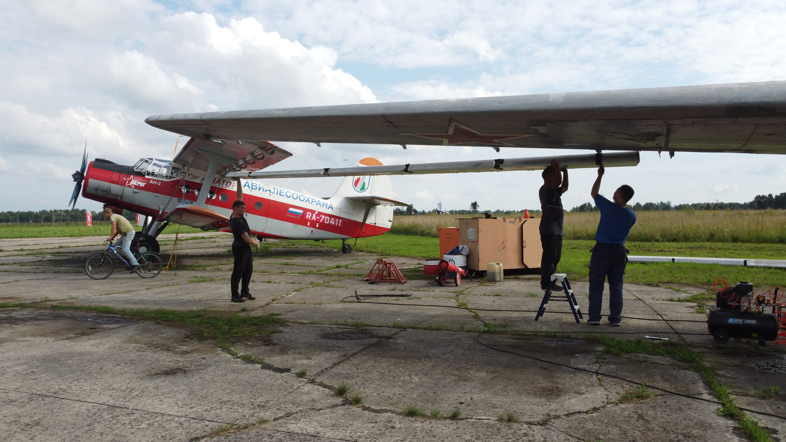 Ил-14Т «Голубая Мечта» — смывка краски (2021 г.). Фотоальбом показывающий увлекательный мир авиации и мир медведей Андрея Иванова