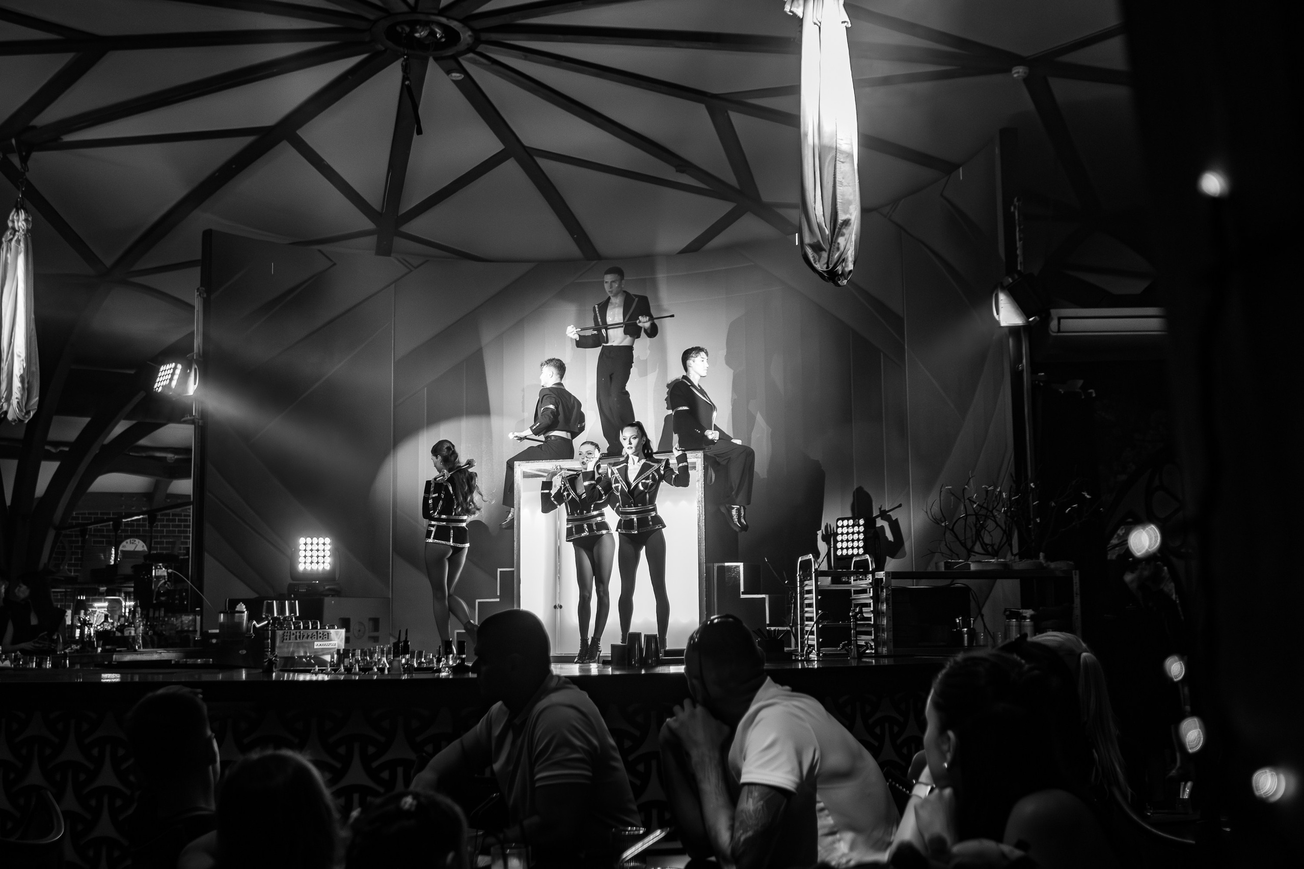 PTIZZA SHOW. Gold & Black in Ptizza Bar_Ялта_6.07.2025. Аминов Руслан | Фотограф