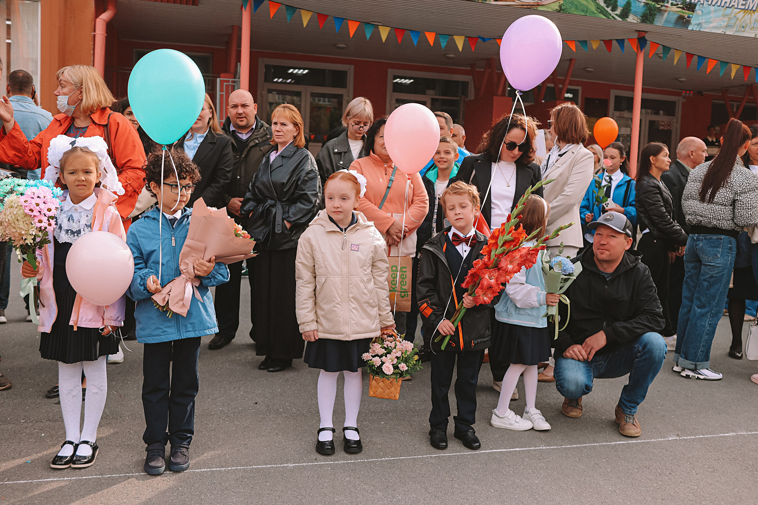 1 сентября линейка+кл час+портреты. Семейный фотограф Тюмень, фотограф на роды Салмина Мария