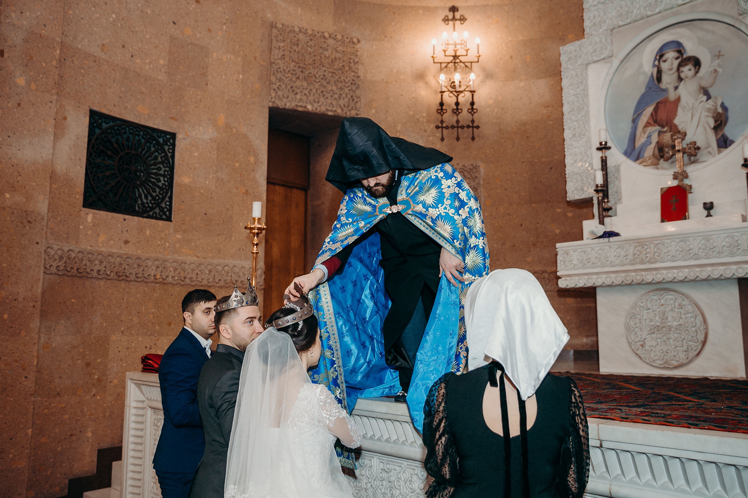 Свадебный фотограф на венчание в армянском Храме