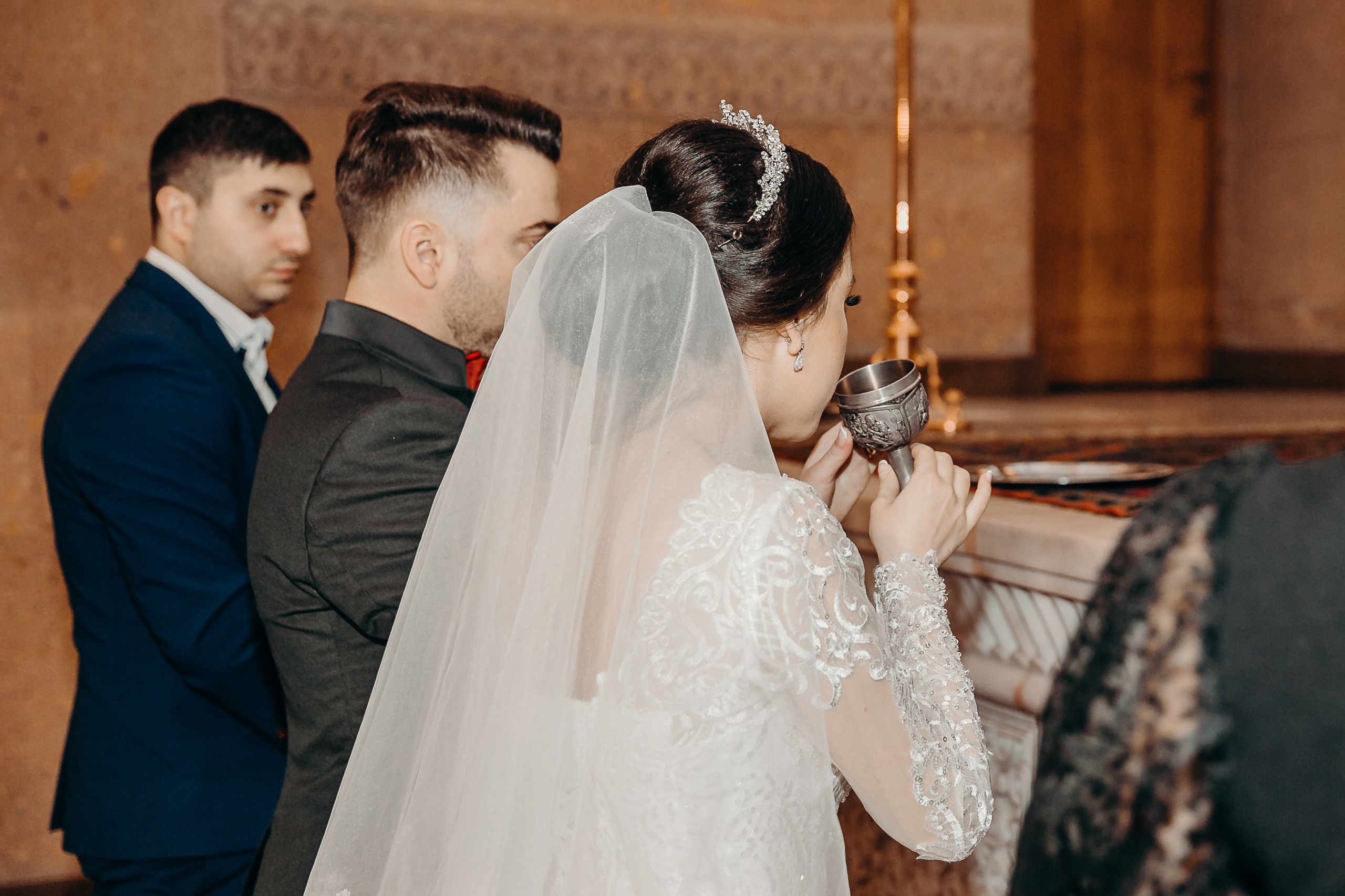 Свадебный фотограф на венчание в армянском Храме