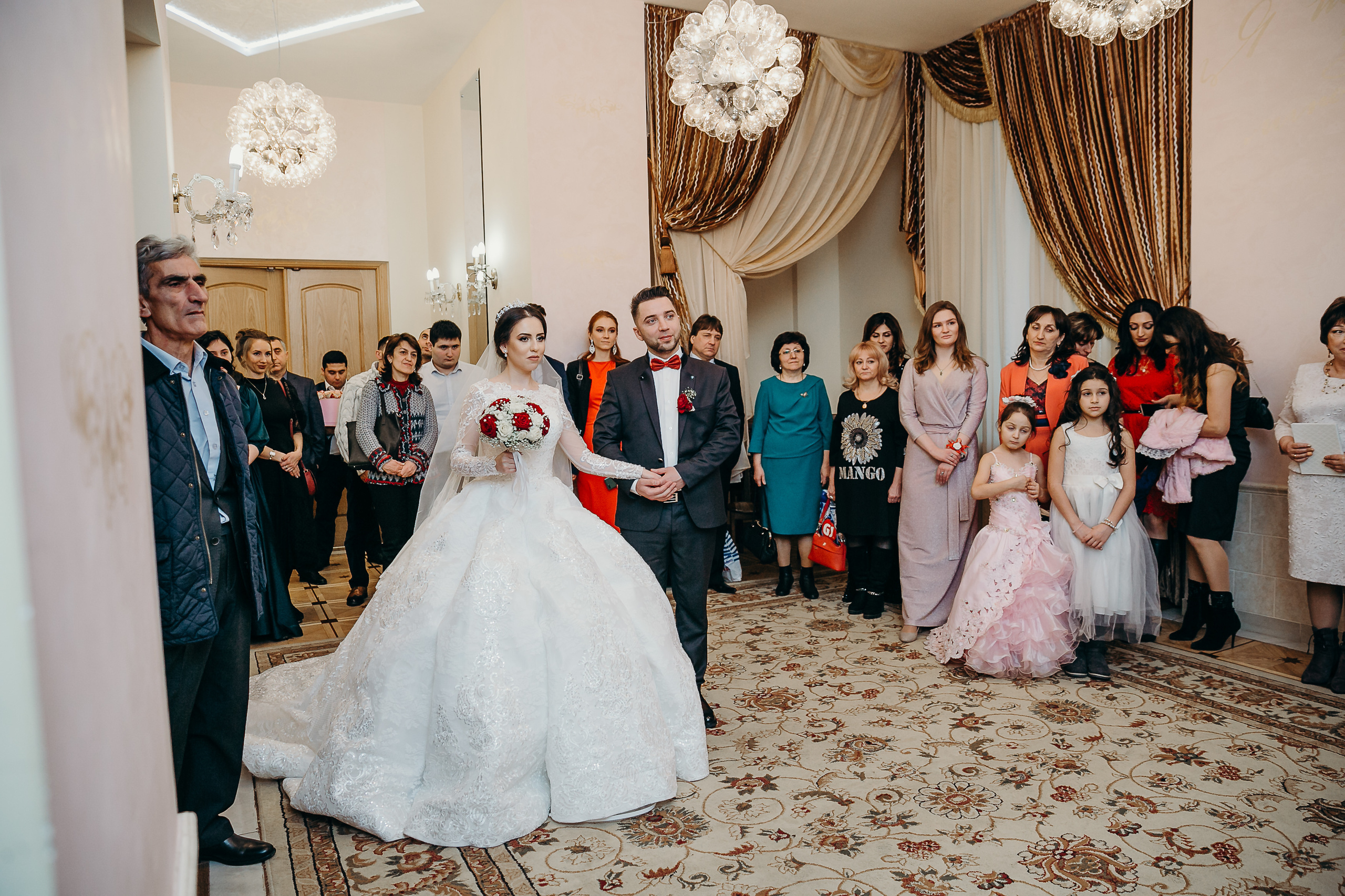 Свадебный фотограф на венчание в армянском Храме