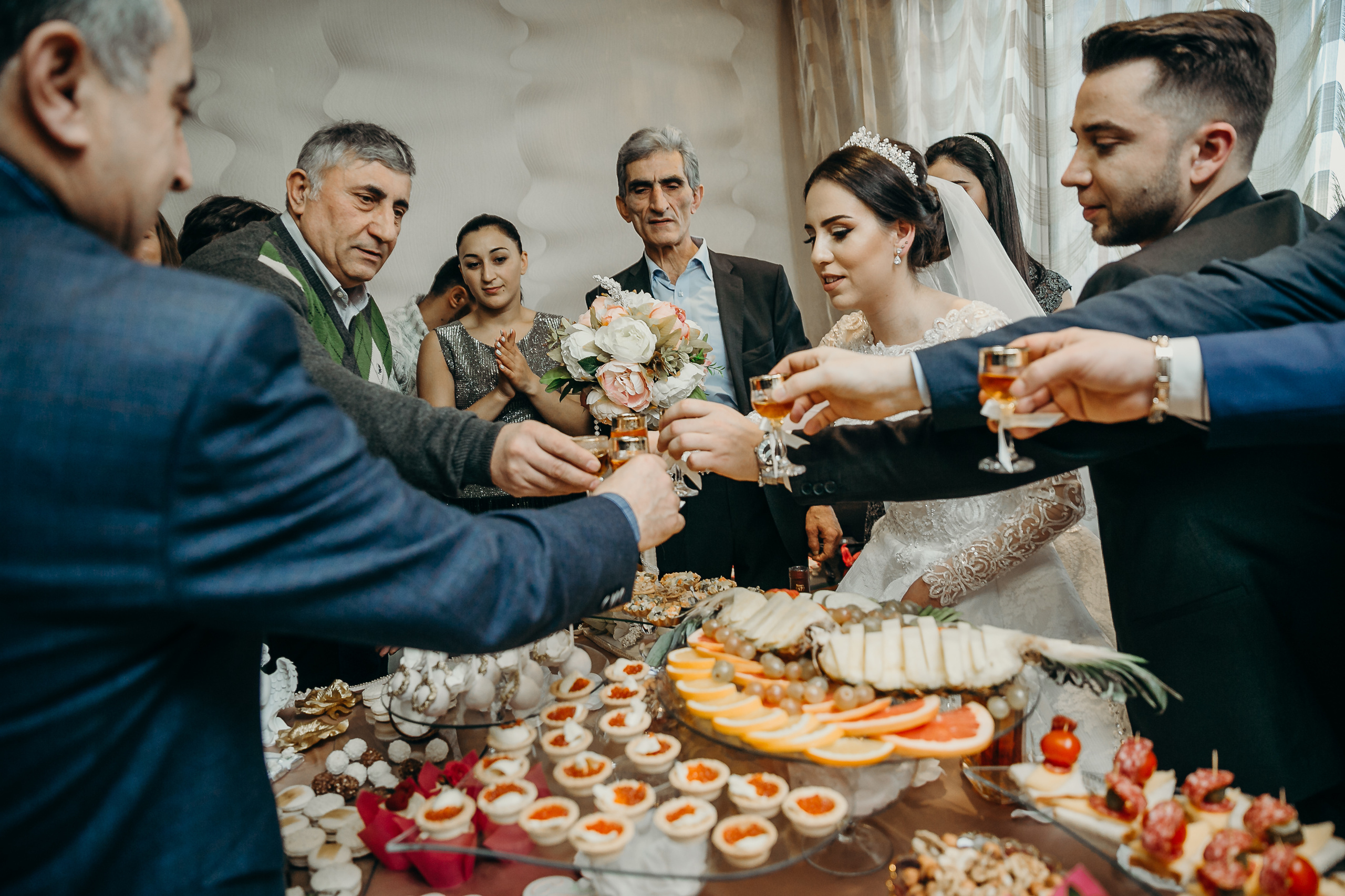 Свадебный фотограф на венчание в армянском Храме