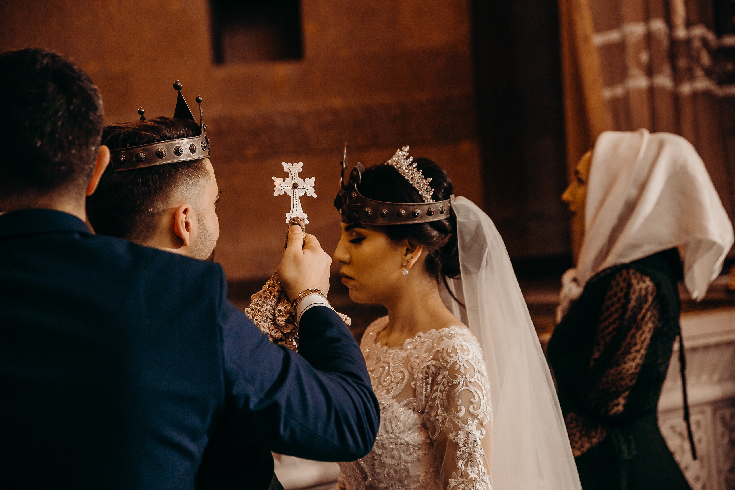 Свадебный фотограф на венчание в армянском Храме