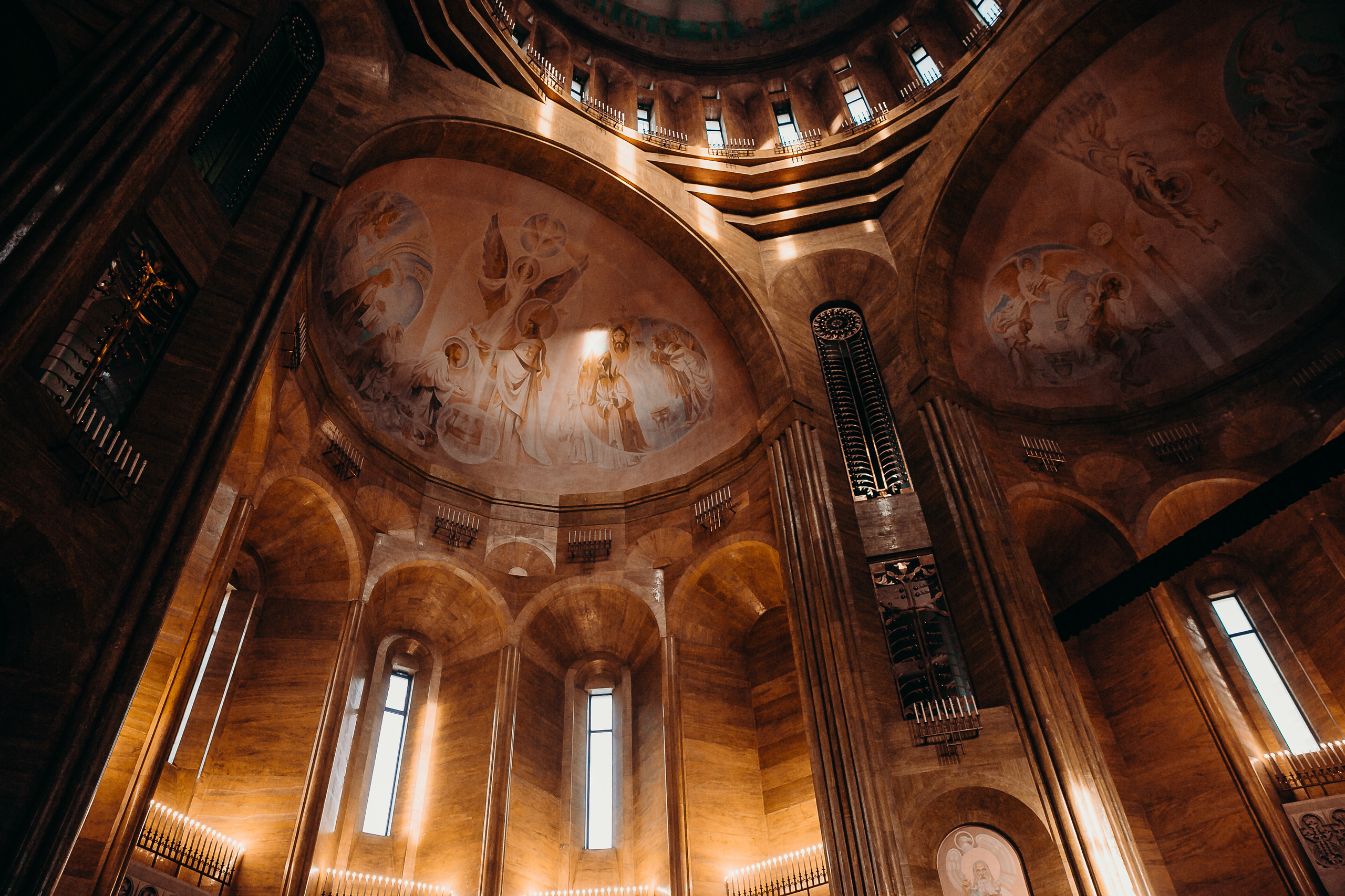 Свадебный фотограф на венчание в армянском Храме